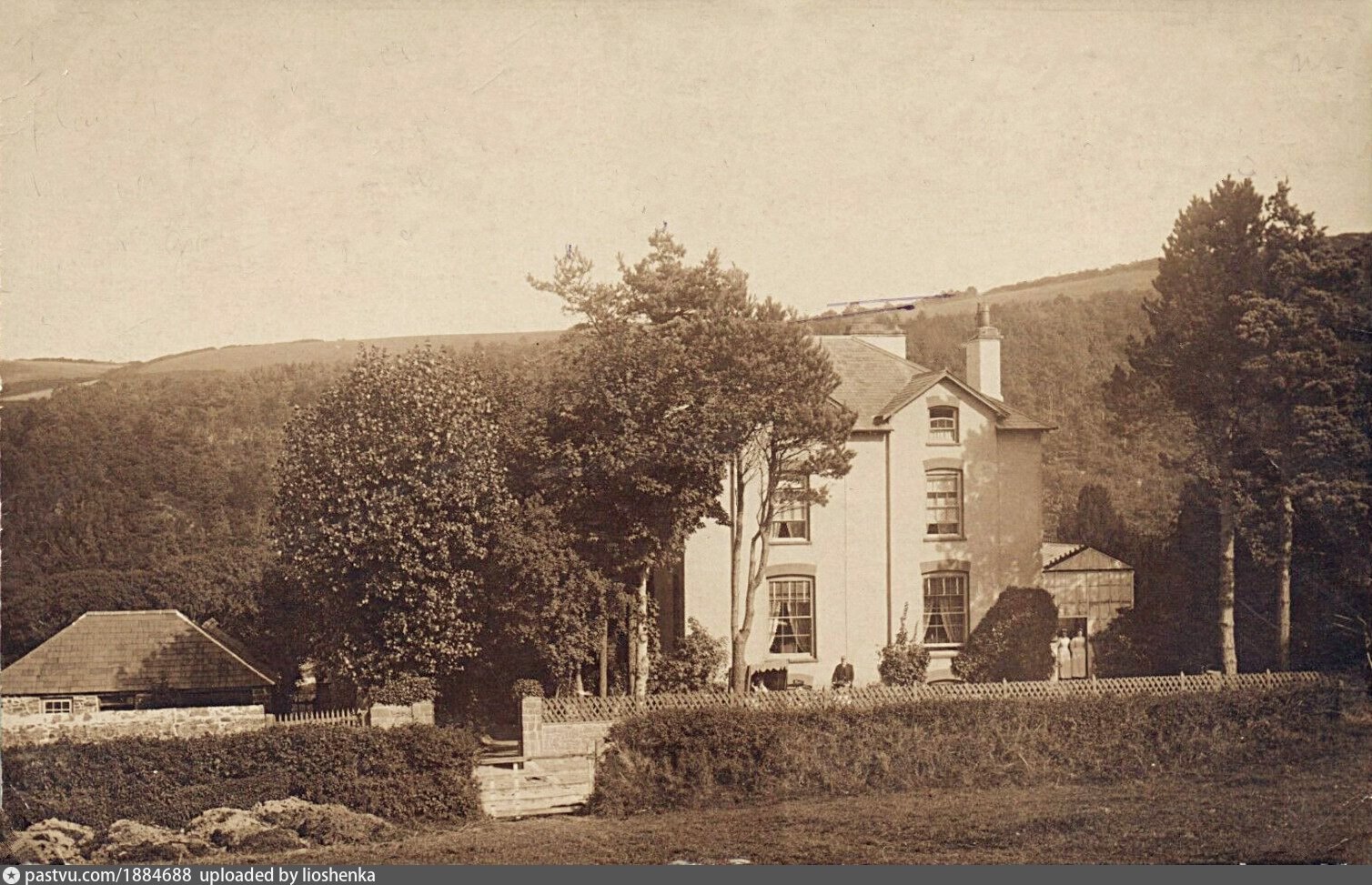 A large mansion Llys Aeron on Lampeter Road