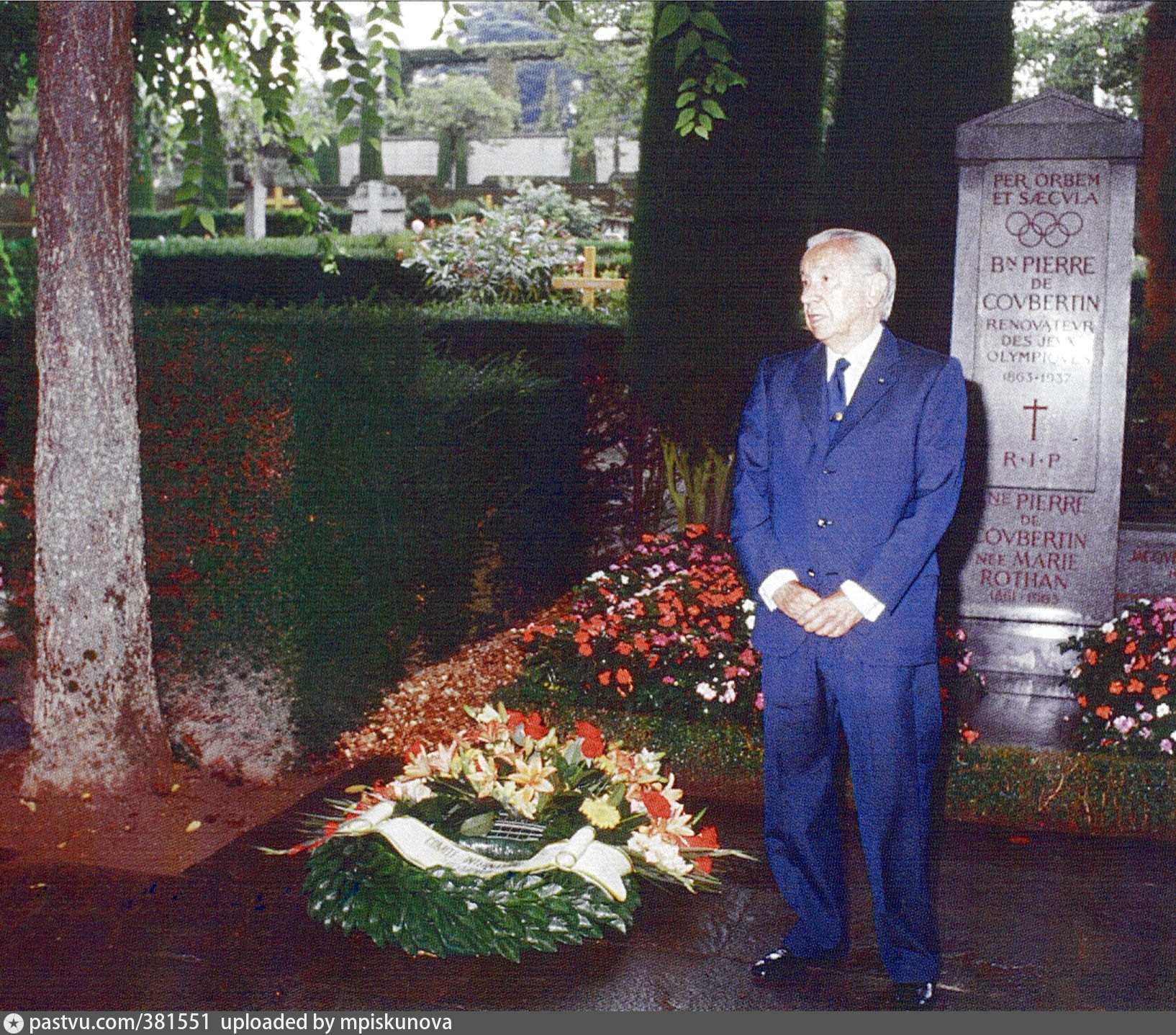 bois de vaux cemetery j a samaranch near the grave of pierre de coubertin retro photos