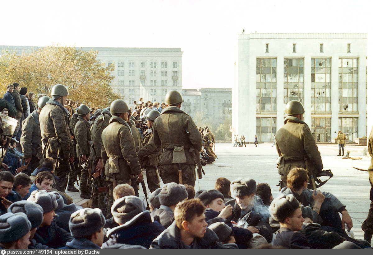 Какое событие произошло в октябре 1993 г. 3-4 Октября 1993. Белый дом штурм 1993. Ельцинский переворот 1993. 1993 Белый дом расстрел.