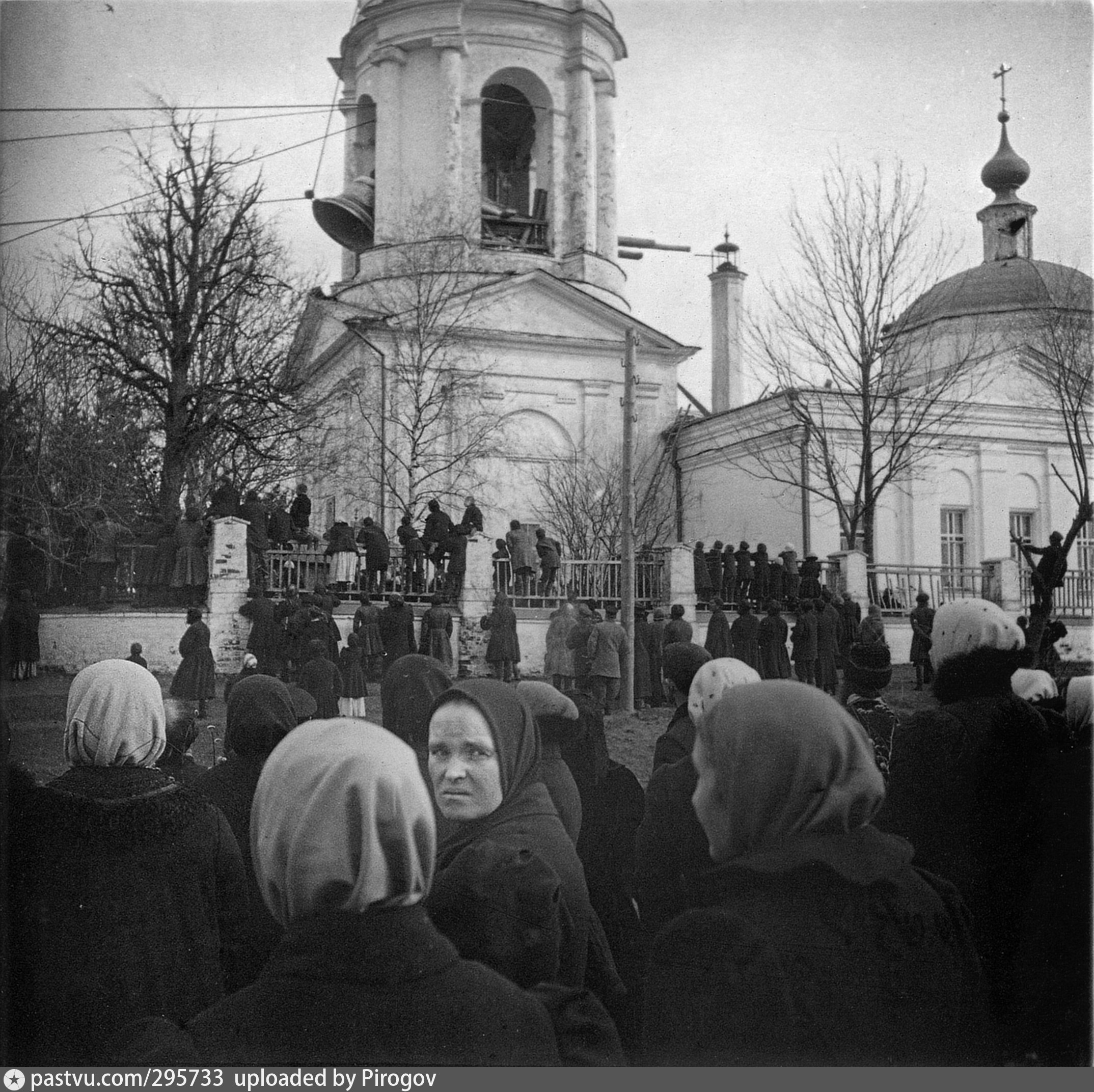 Служащие храмов москвы. Владимирский храм старые Мытищи. Мытищи Церковь Владимирской иконы Божией матери старые фотографии. Владимирский храм Мытищи старые фото. Владимирская Церковь в Мытищах история.