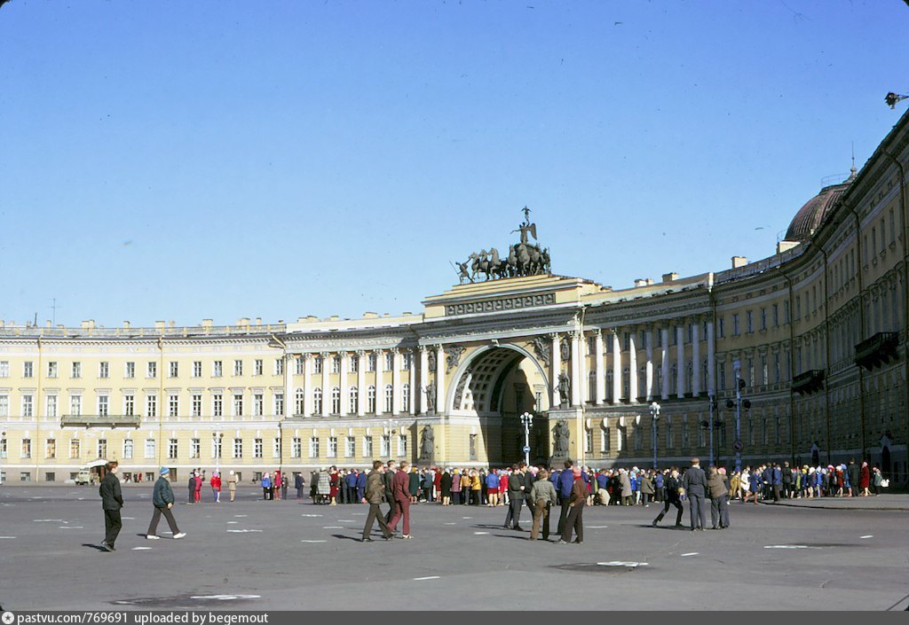 дворцовая площадь ссср. ленинград город 1974 год. ленинград 1974. ленинград 1974 год. невский проспект ленинград 70-е.