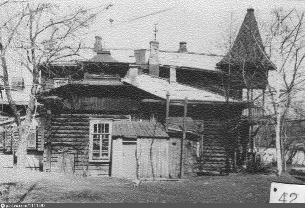 Врач на дом киров. Дом купца Левицкого Киров. Карла Маркса, 34 Старая Вятка. Старинные деревянные дома Вятки Киров. Дерендяева деревянные дома Вятка.