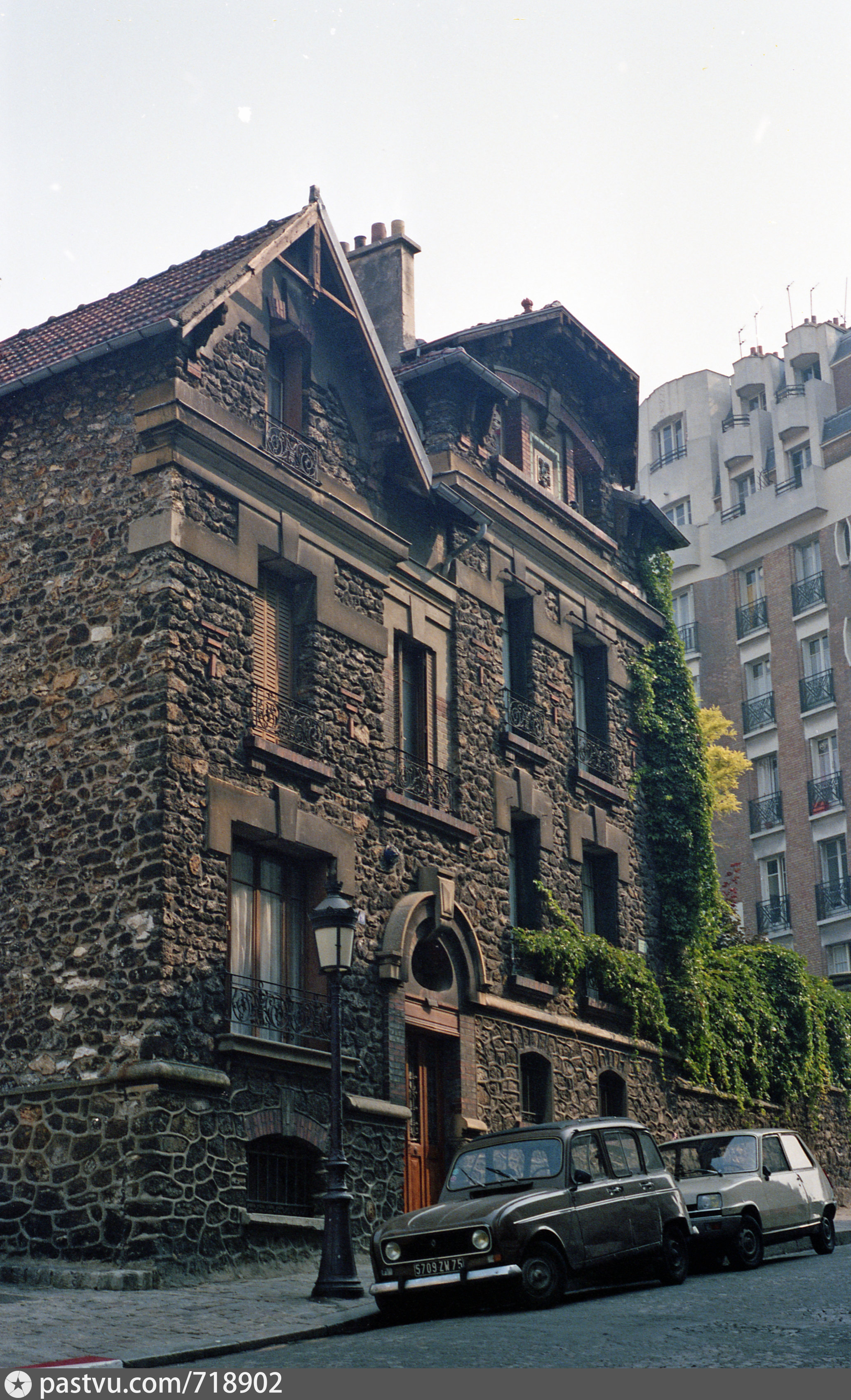Le haut de la rue Ravignan