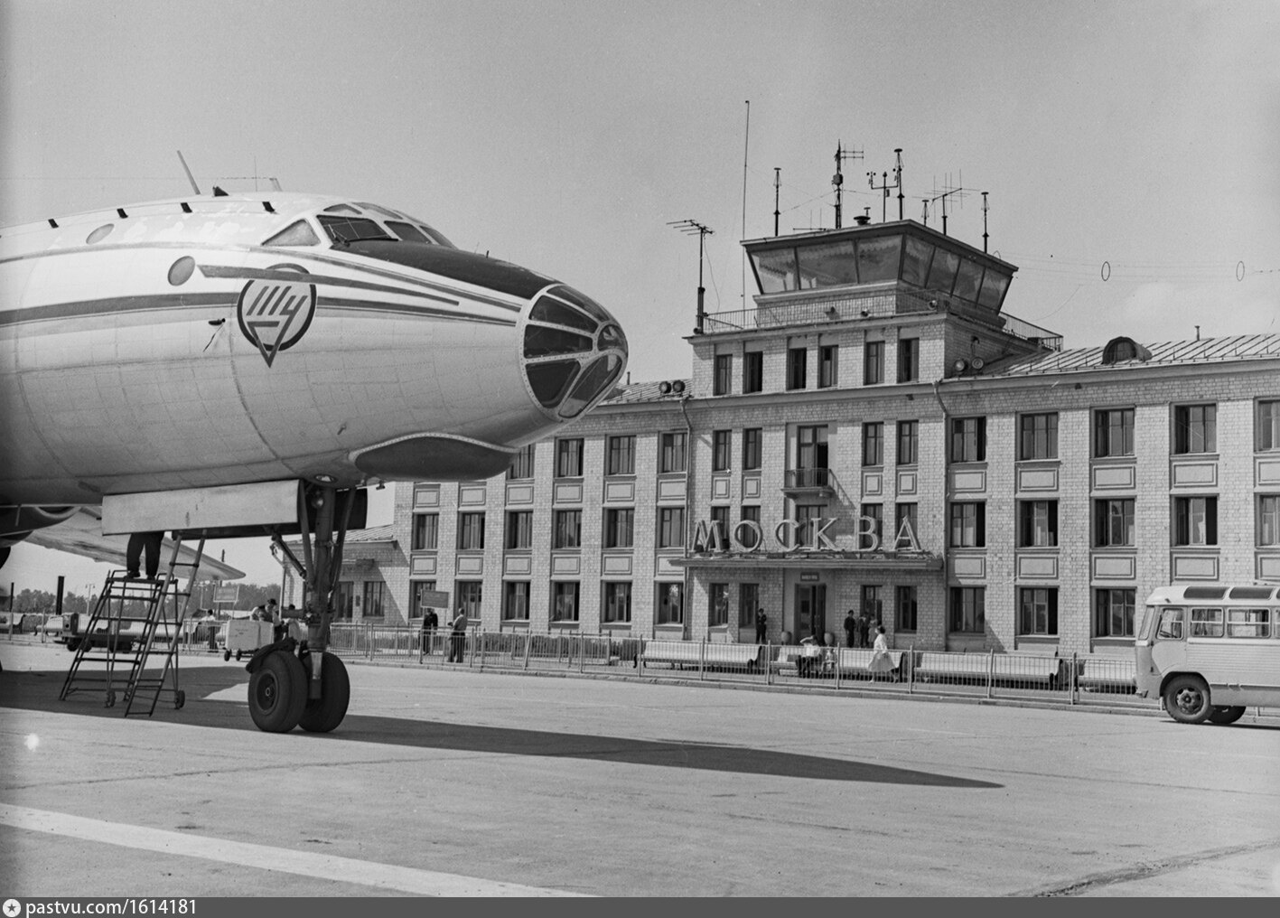 Домодедово аэропорт 1962 год. Аэропорты 60 годов. Аэропорт домодедово 1980. Домодедово аэропорт 1962 год. Аэропорт шереметьево 1959.
