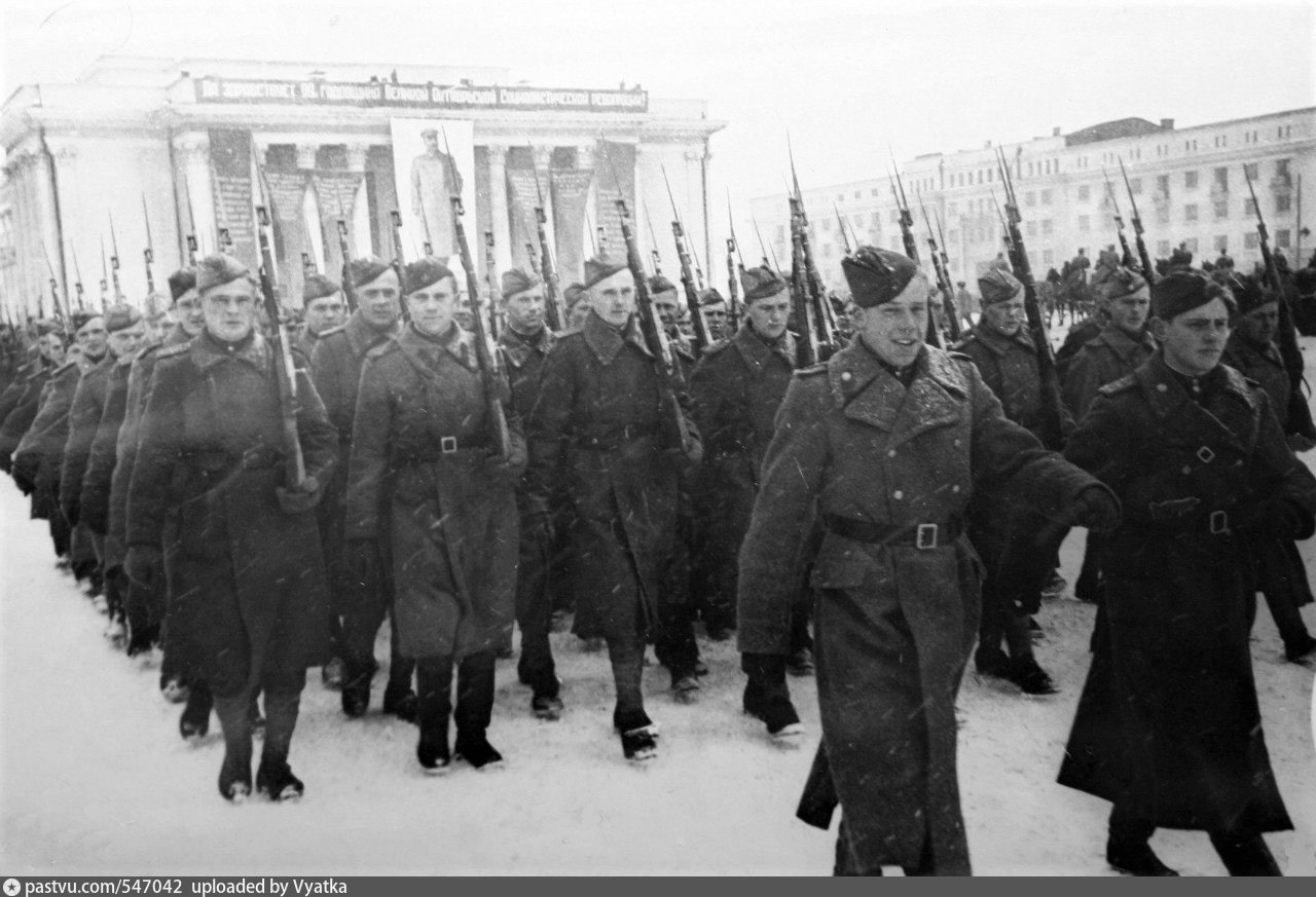 Первый парад 7 ноября 1941. Парад 1941 года. Парад 7 ноября 1941 года в Москве на красной площади. 7 Ноября 1941 года. ВОВ парад 7 ноября 1941.