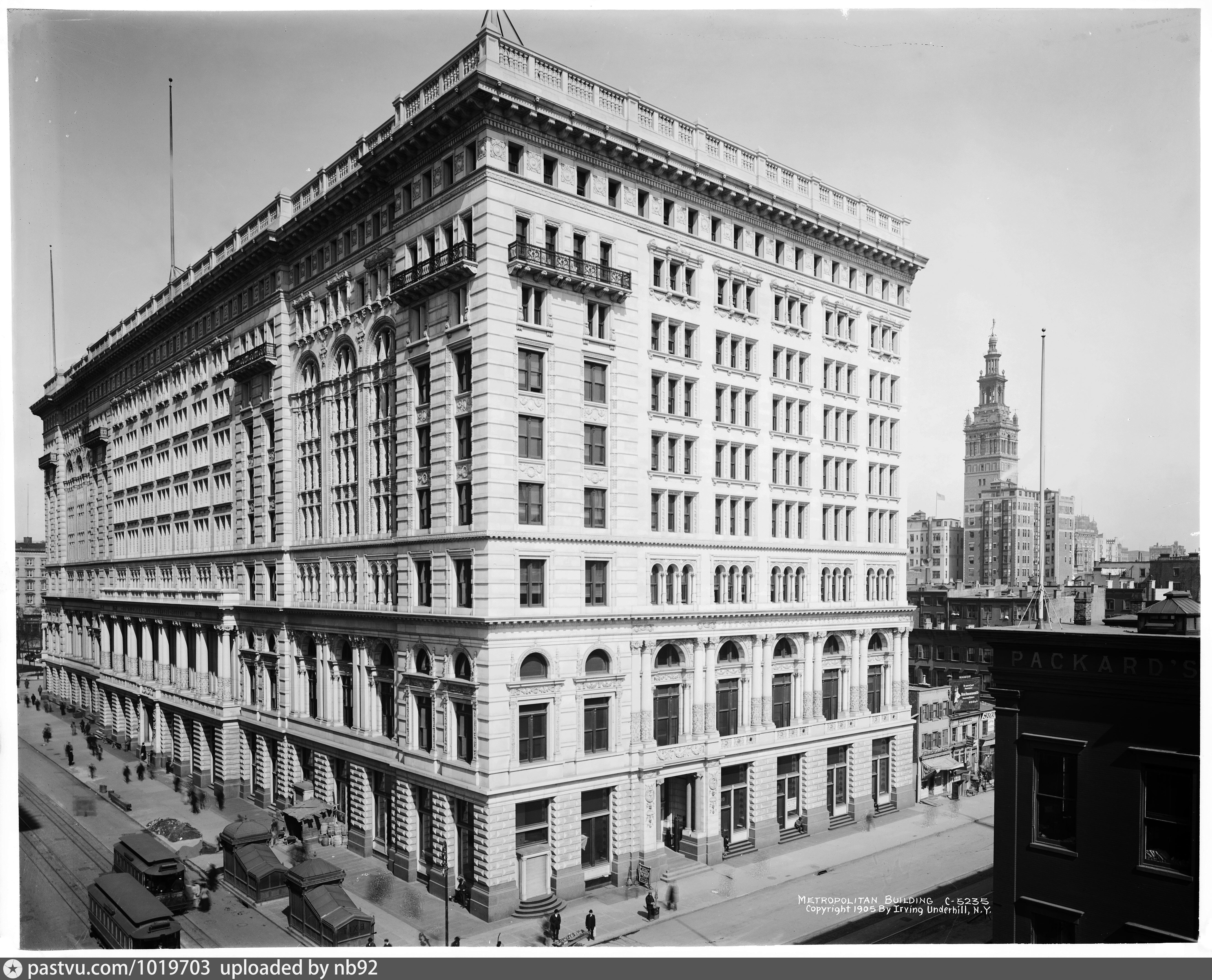 The met building. Metro building.