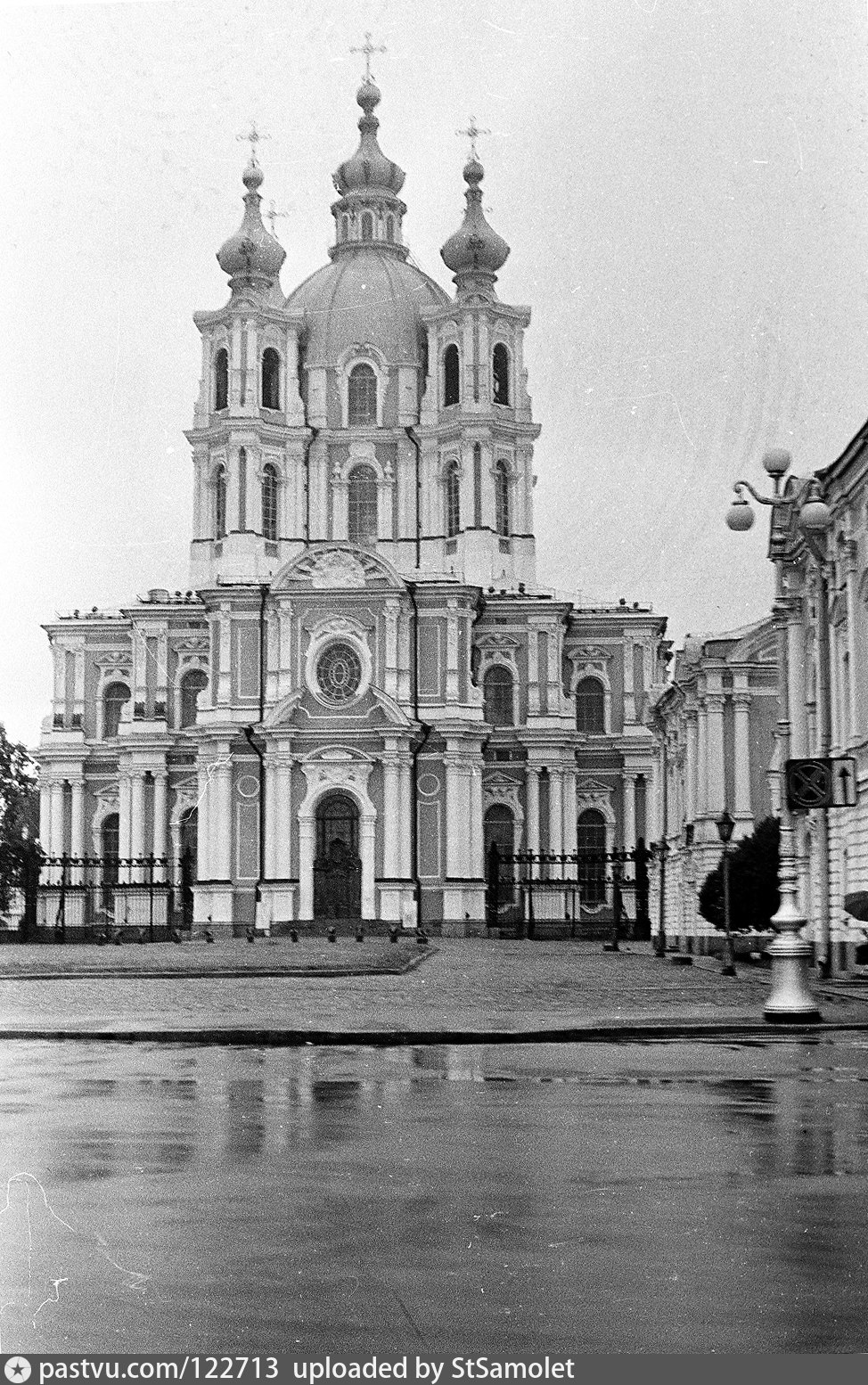 Смольный собор в блокаду Санкт Петербурге