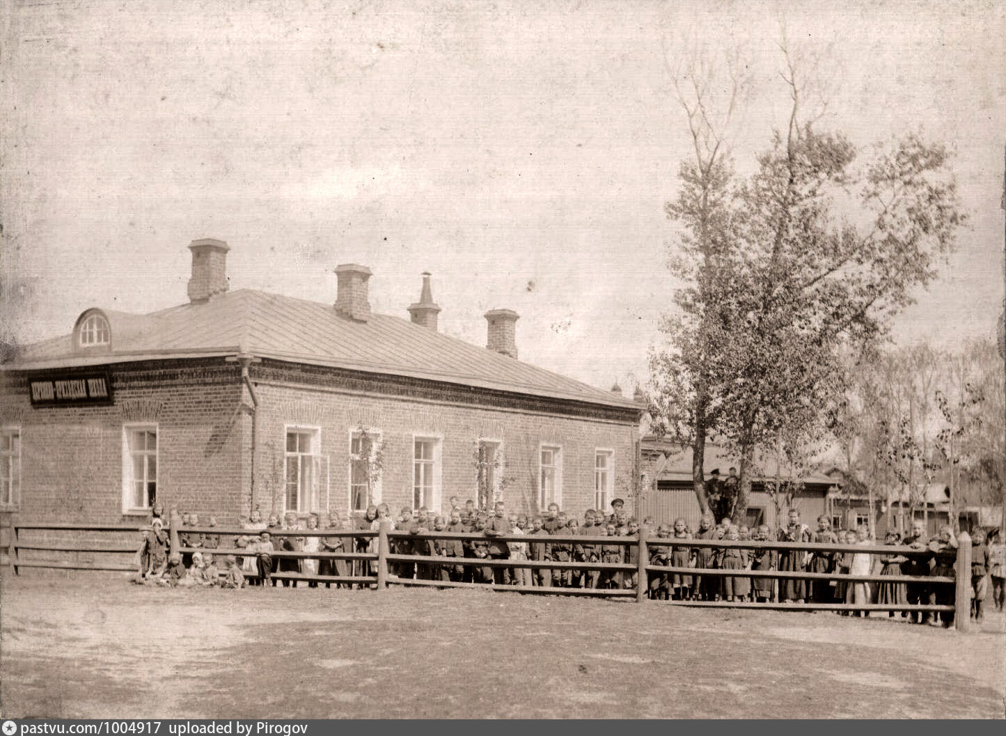 Ее старые фотографии. Церковно-приходская школа 19 век Томск. Церковно-приходская школа Егорьевск Бардыгин. 1885 Г. церковно приходская школа Новоникольская. Каинск церковно приходская школа 1902 год.