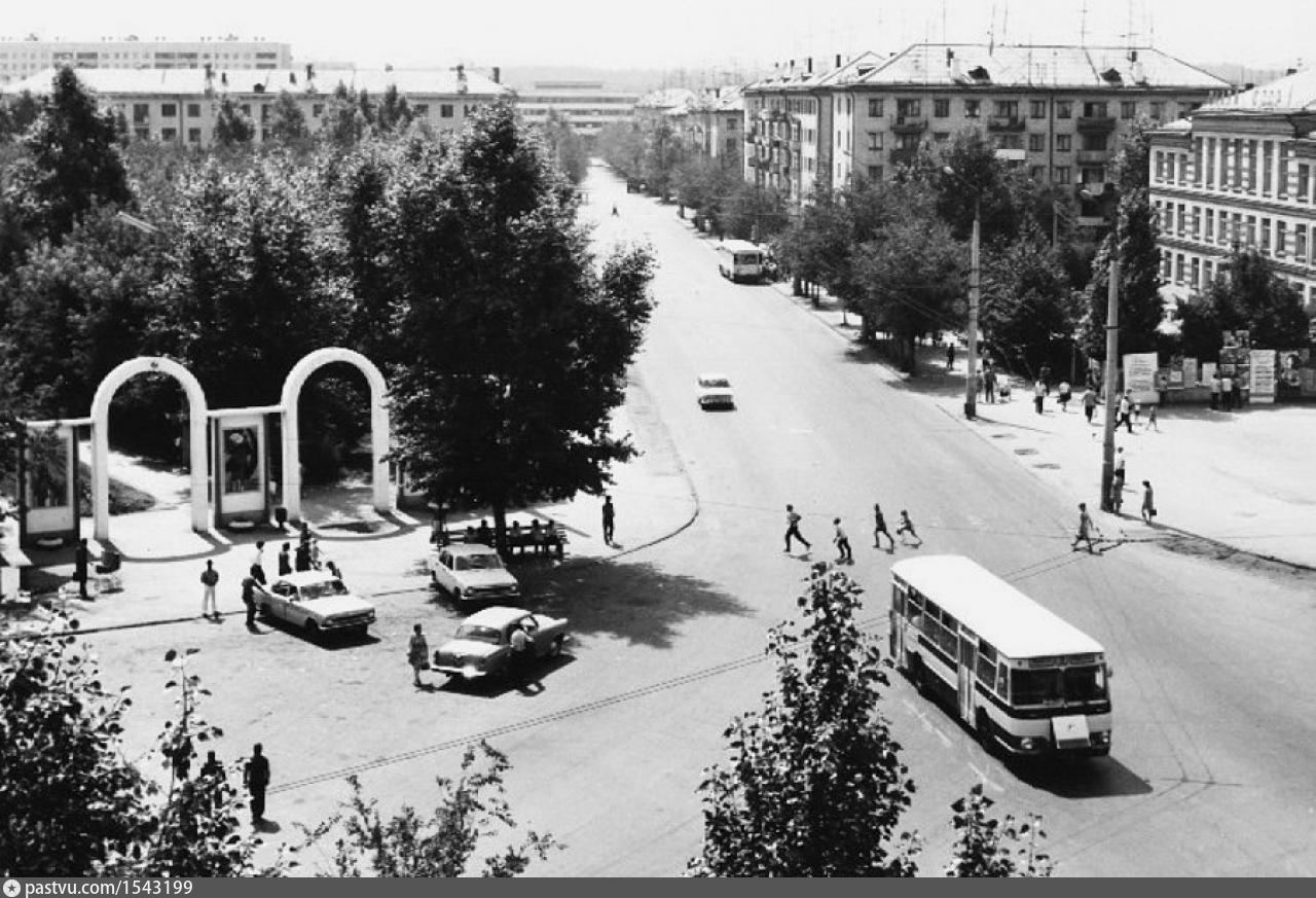 Тольятти старый город. Тольятти старый город Центральный парк. Ретро Тольятти Центральный район. Центральный парк Тольятти 80-е. Парк центрального района Тольятти 80 годы.