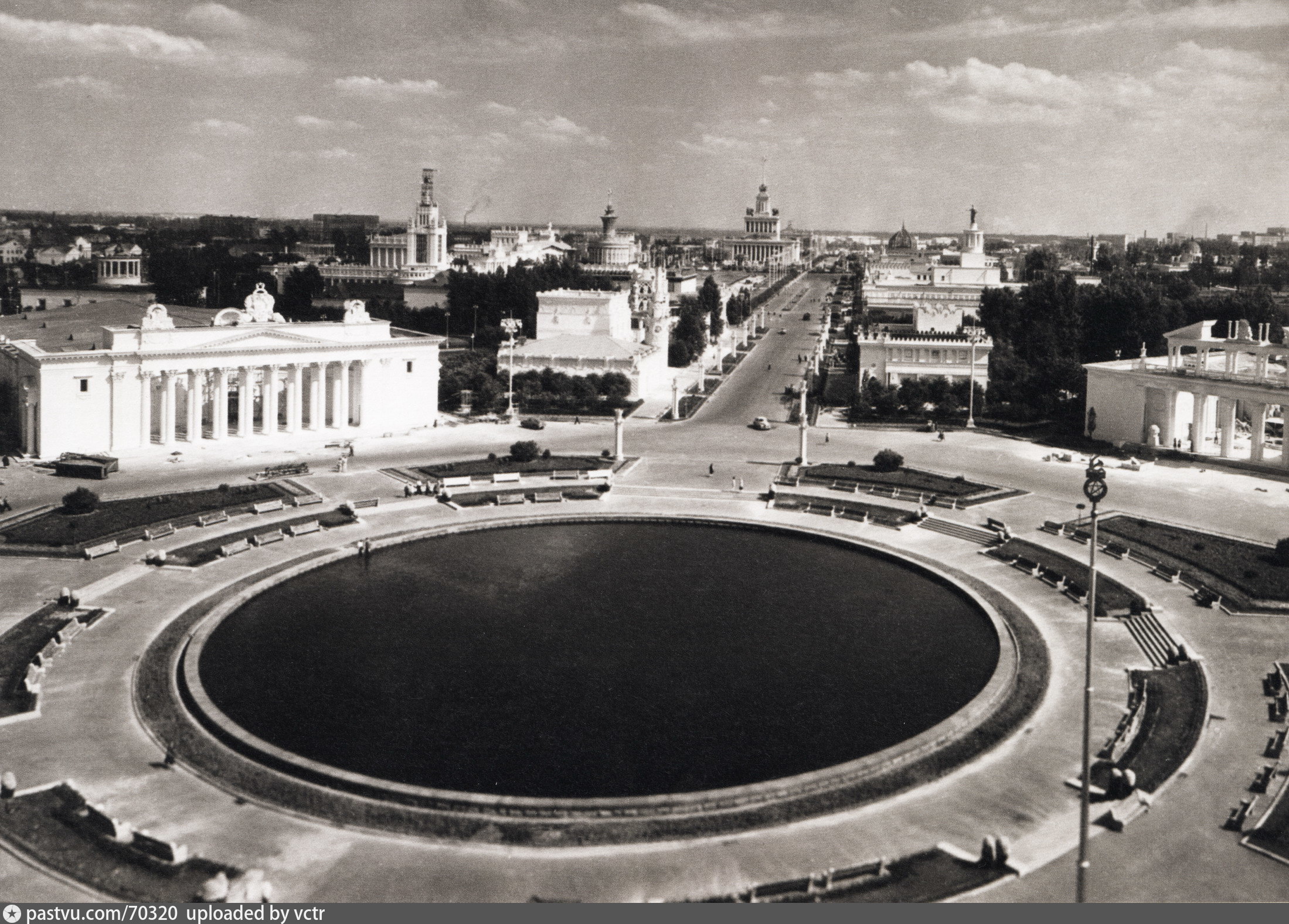 Фото старой москвы. Наум Грановский ВДНХ. ВДНХ 1950-Е. ВСХВ площадь механизации. Площадь механизации на ВДНХ.