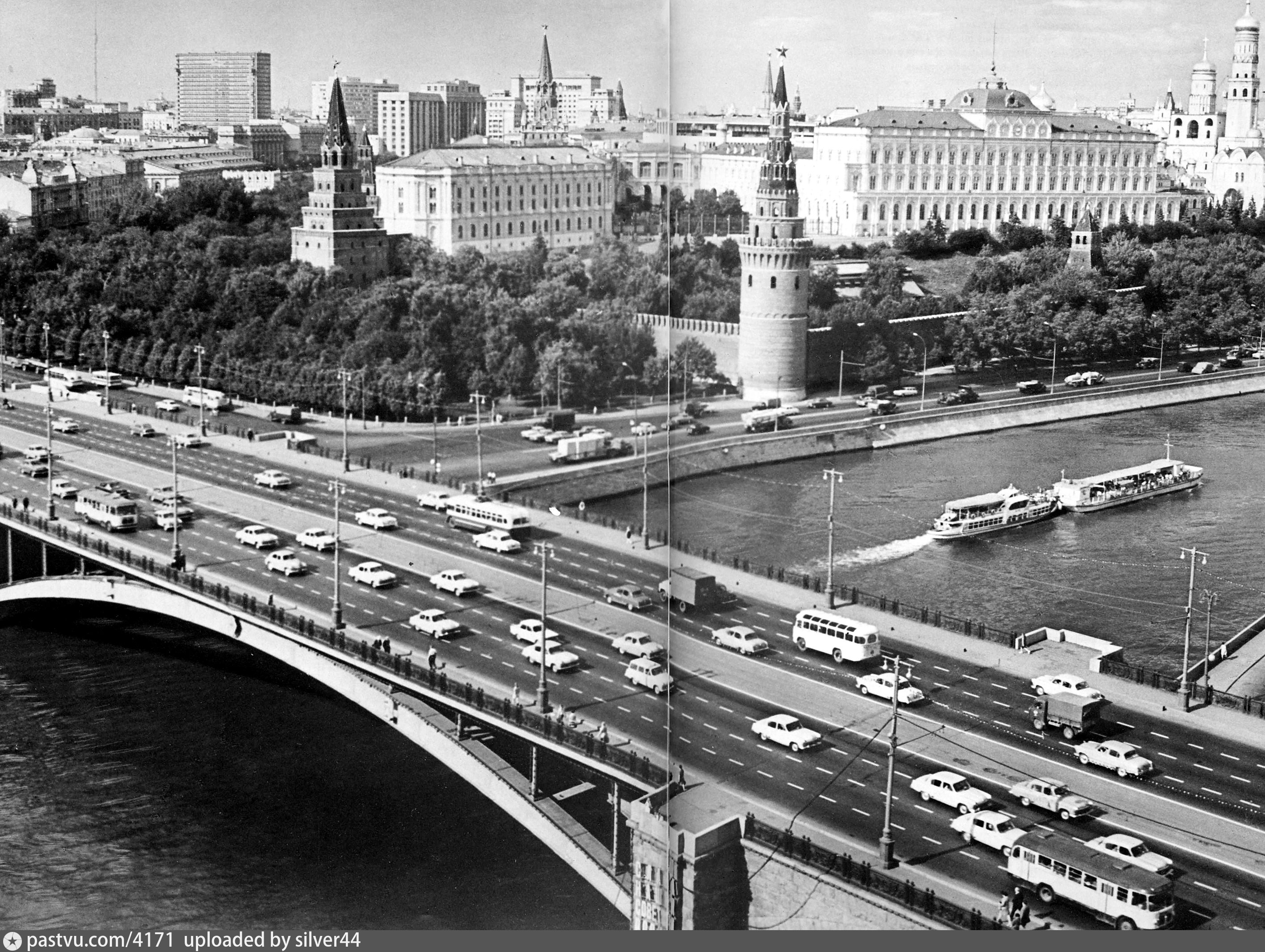 Когда была возведена москва. Pastvu Кремль. Кремль 1953 год. Вид на Кремль с большого каменного моста. Старый большой каменный мост.