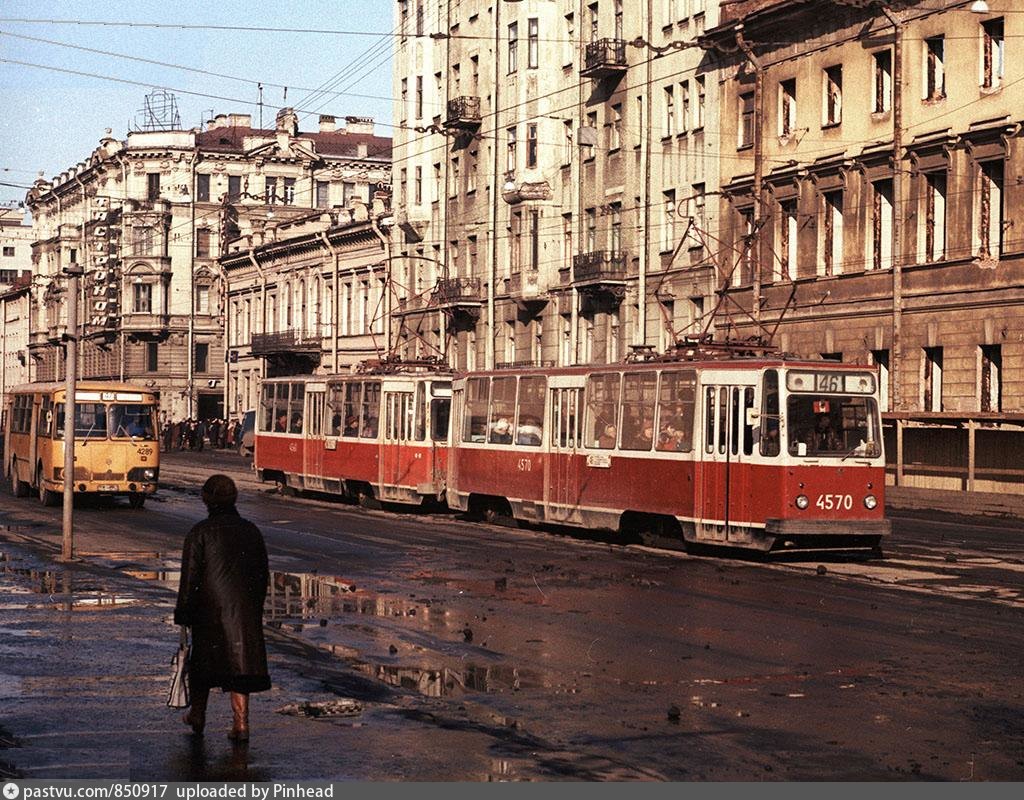 Пр ходящие. Ленинград 1980 Литейный проспект. Трамвай на Литейном проспекте Санкт-Петербург. Трамвай на Литейном проспекте СПБ. Ленинград м трамвай.