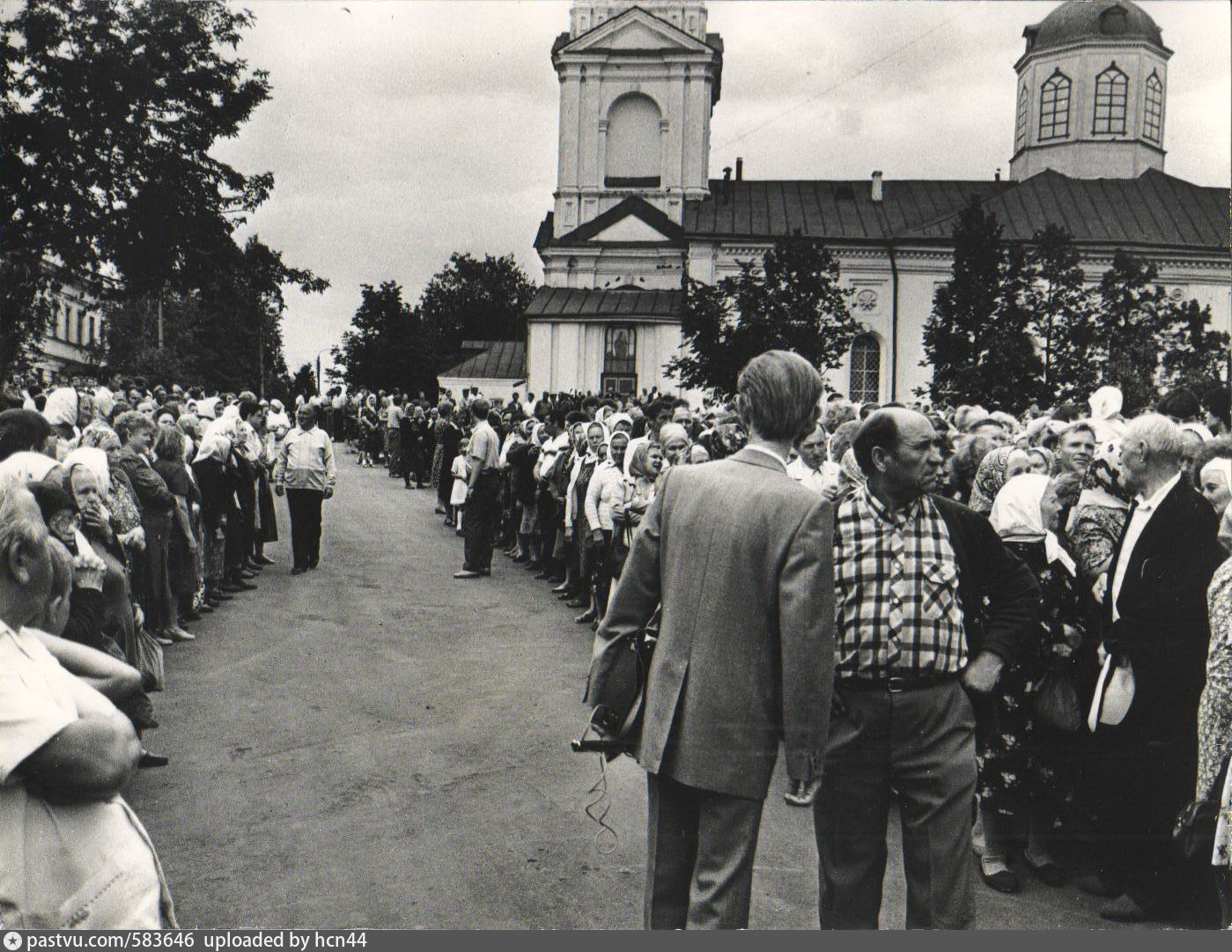 На данной фотографии изображен. Празднование 1000-летия крещения Руси в 1988 г.. Тысячелетие крещения Руси 1988. Празднование тысячелетия крещения Руси. 1000 Летие крещения Руси в Даниловом монастыре.