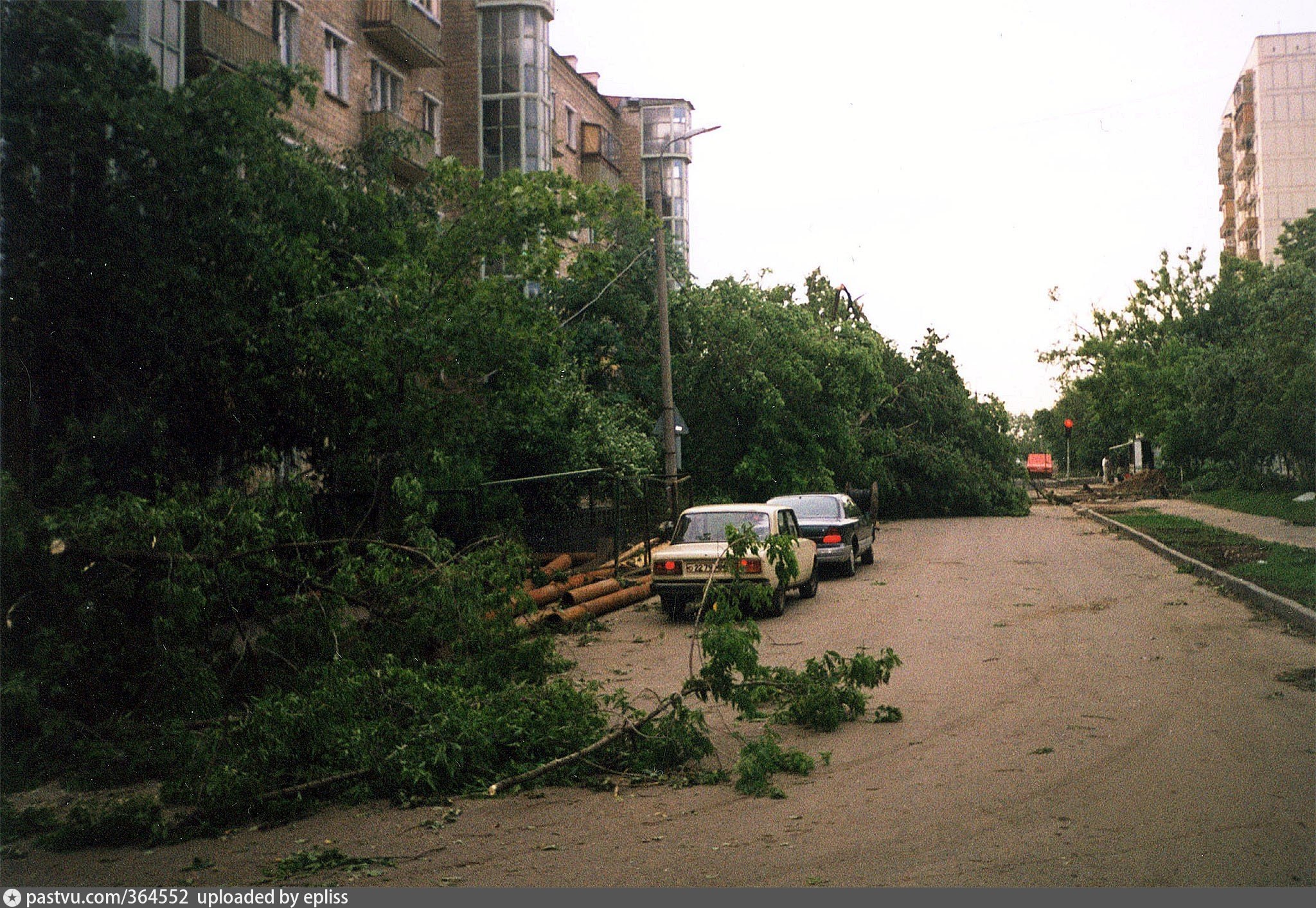 1 июня 1998. Ураган в Москве 1998. 21 Июня 1998 ураган в Москве. Смерч в Москве 1998. Ураган 98 года в Москве.