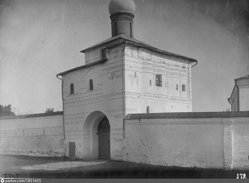 Старая фотография Святых ворот