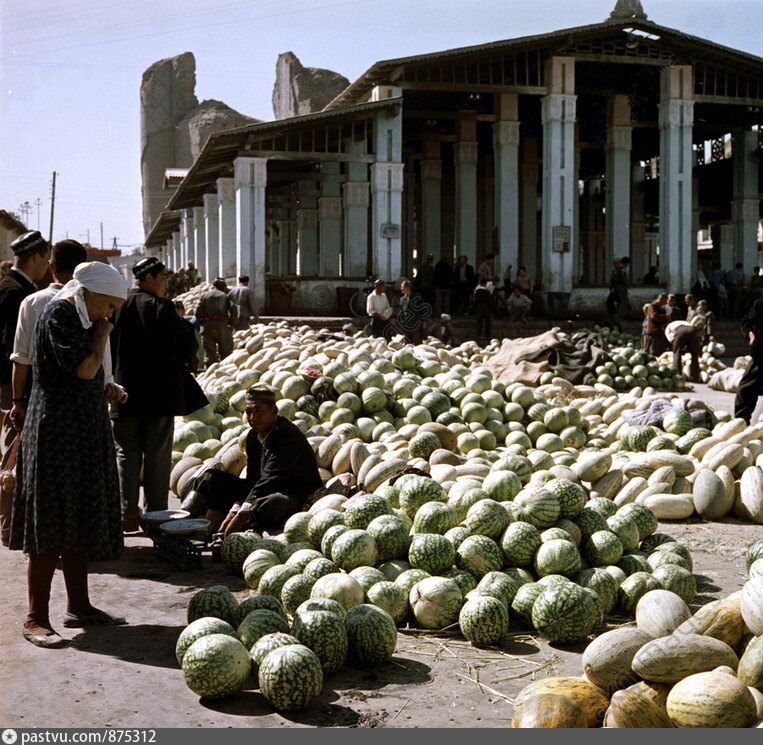 Колхозный рынок стерлитамак. Сиабский рынок 1983 года. СИАБ базар 1950. Старая ярмарка Ашхабад. Колхозный базар.