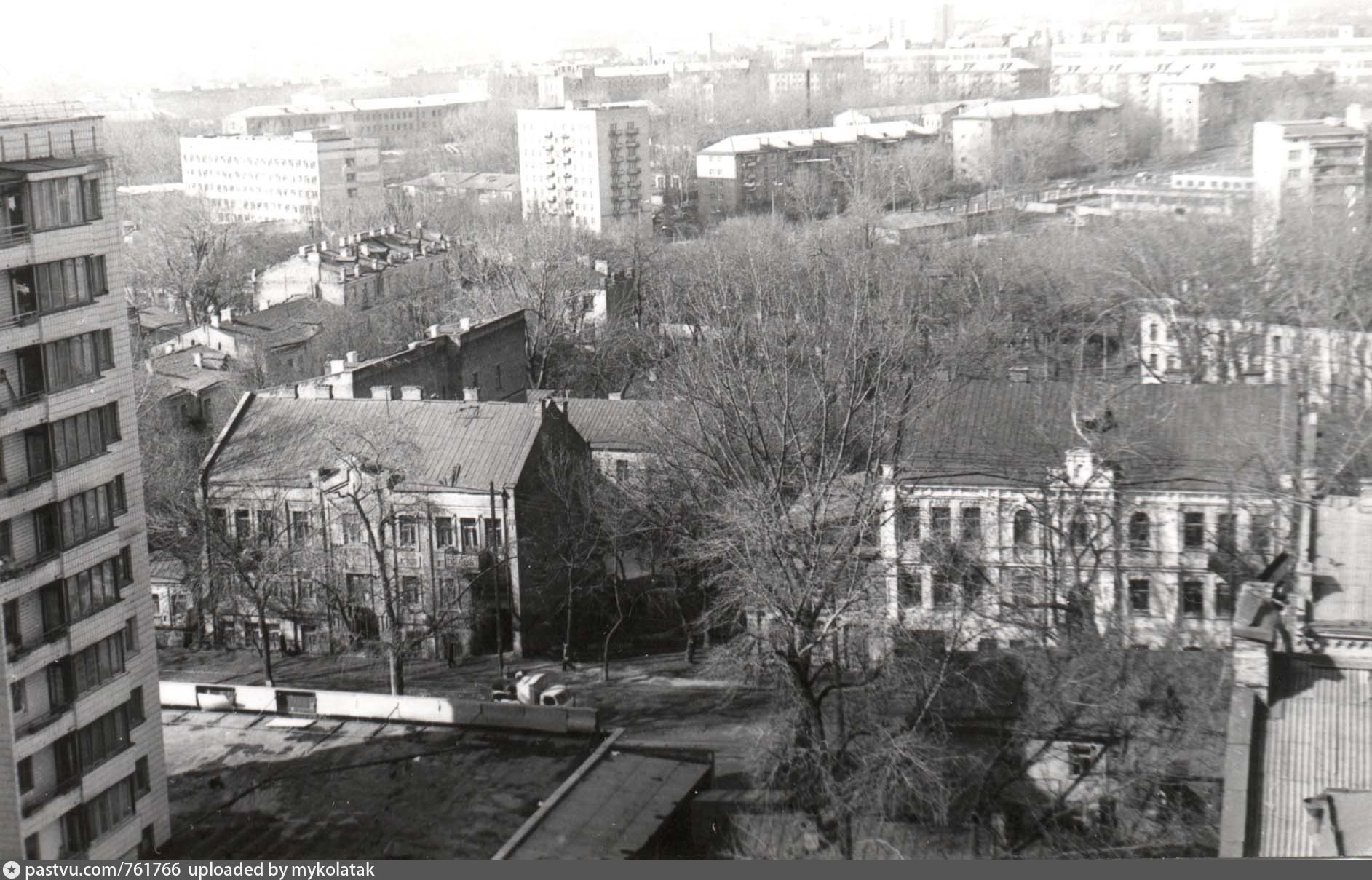 Погода менжинский. Улица Менжинского Владивосток. Старые фото ул. Менжинского. Улица Менжинского фото. Менжинского 2 Волгоград 1980 годы.