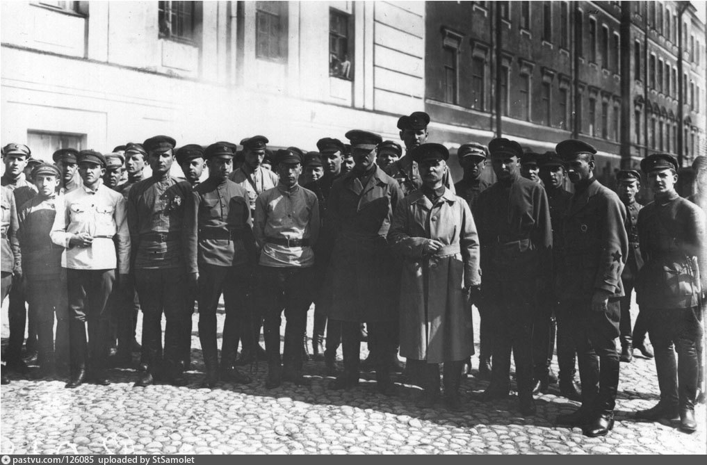 Петроградский рабочий. Петроградский Гарнизон в 1917. Петроград 1922. Петроград 1922 год. Милиция Петроград 1922 год.