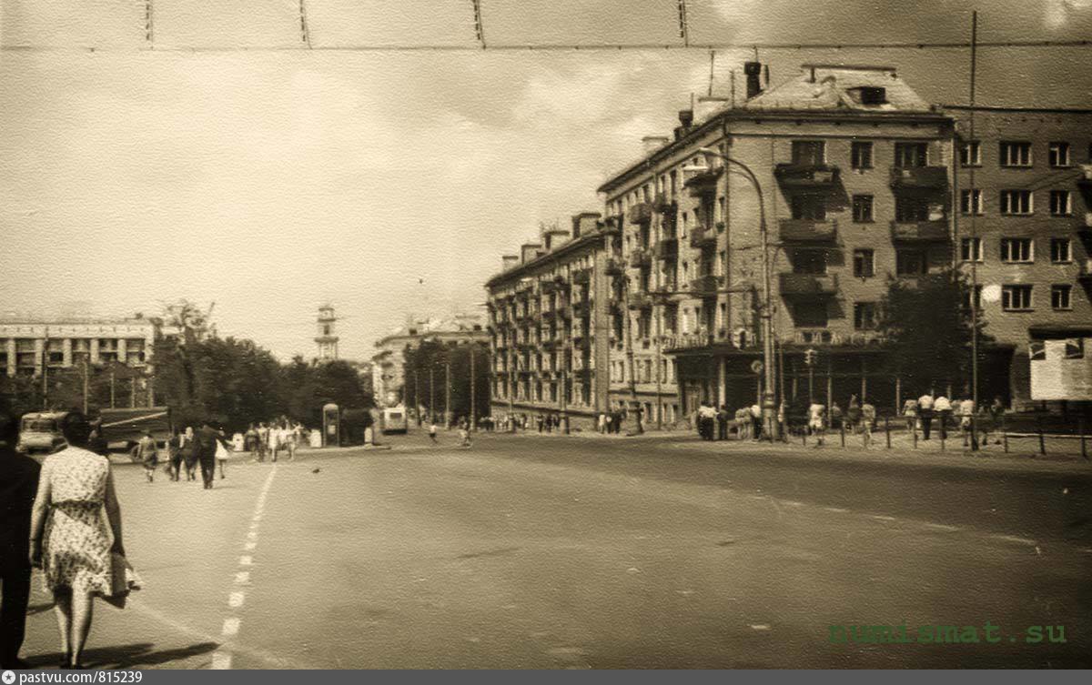 Пермь раньше. Пермь Комсомольский проспект 1970. Октябрьская площадь Пермь Комсомольский проспект. Улицы Перми Октябрьская площадь. Октябрьская площадь 1927 Пермь.