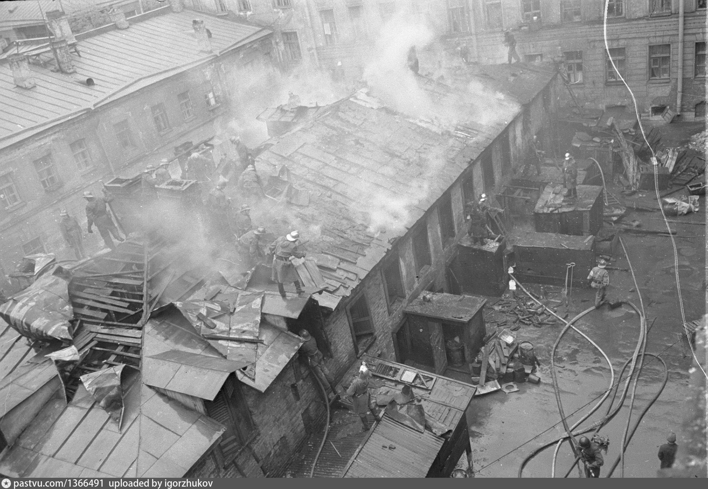 Улица плеханова тверь. Пожар в твери за волгой. Пожар в твери вчера в заволжском районе. Пожар в твери вчера в заволжском районе. Пожар плеханова.