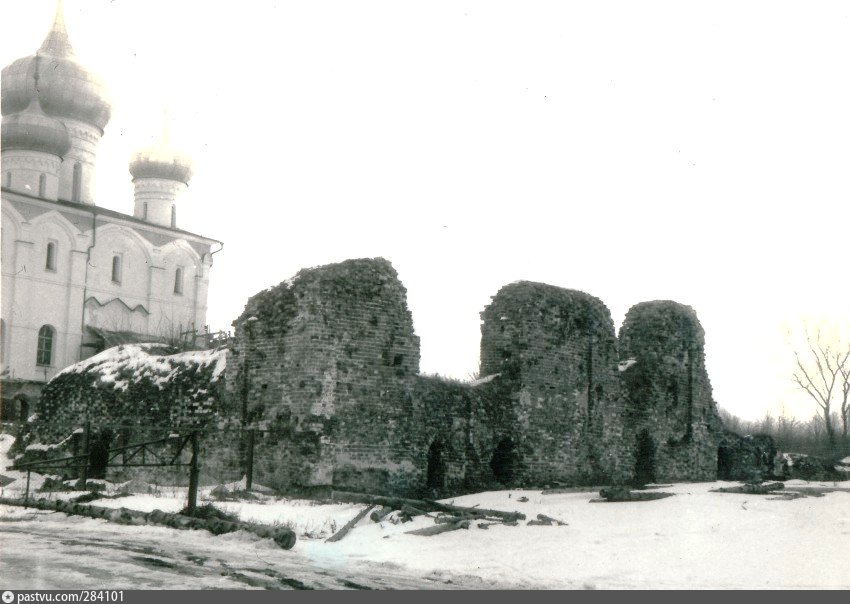 Варламо хутынский монастырь новгородская область. Варлаамо-Хутынский монастырь. Монастырь Варлаама Хутынского Великий Новгород. Варлаамо-Хутынский Спасо-Преображенский женский монастырь.