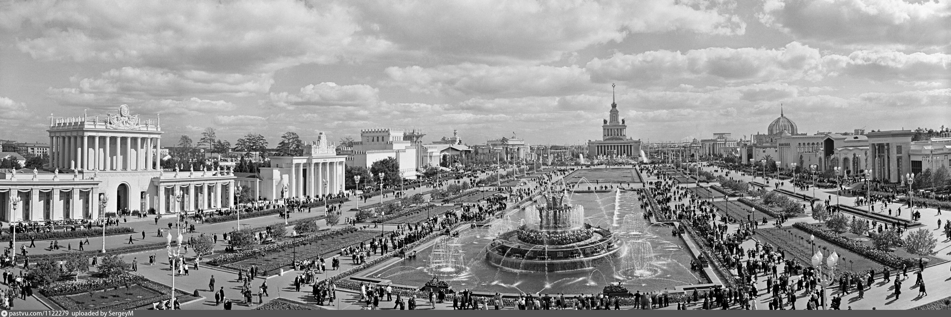 1954 год. Площадь колхозов ВСХВ. Площадь дружбы народов ВСХВ. Площадь дружбы народов ВСХВ 1954. Москва площадь дружбы народов ВСХВ 1954 год.