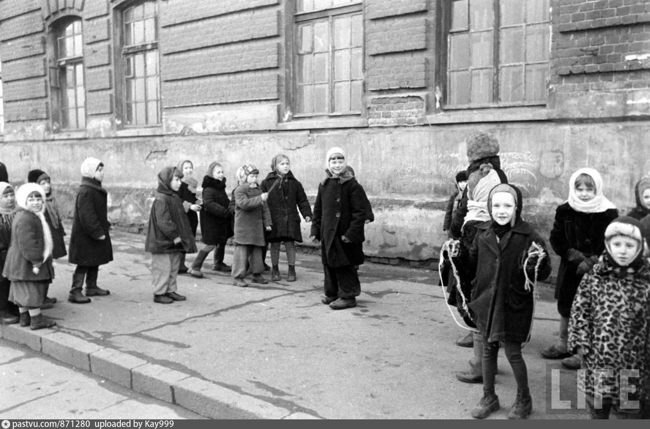 Старые года 2. Послевоенная повседневность дети. Детвора послевоенная. Дети СССР после войны. Дети сироты в послевоенные годы СССР.