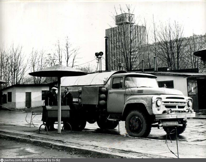 Автобаза. Автохозяйство СССР. Автохозяйства автоколонны в СССР. Зоринская автобаза СССР. Грузовая автобаза нулевых.