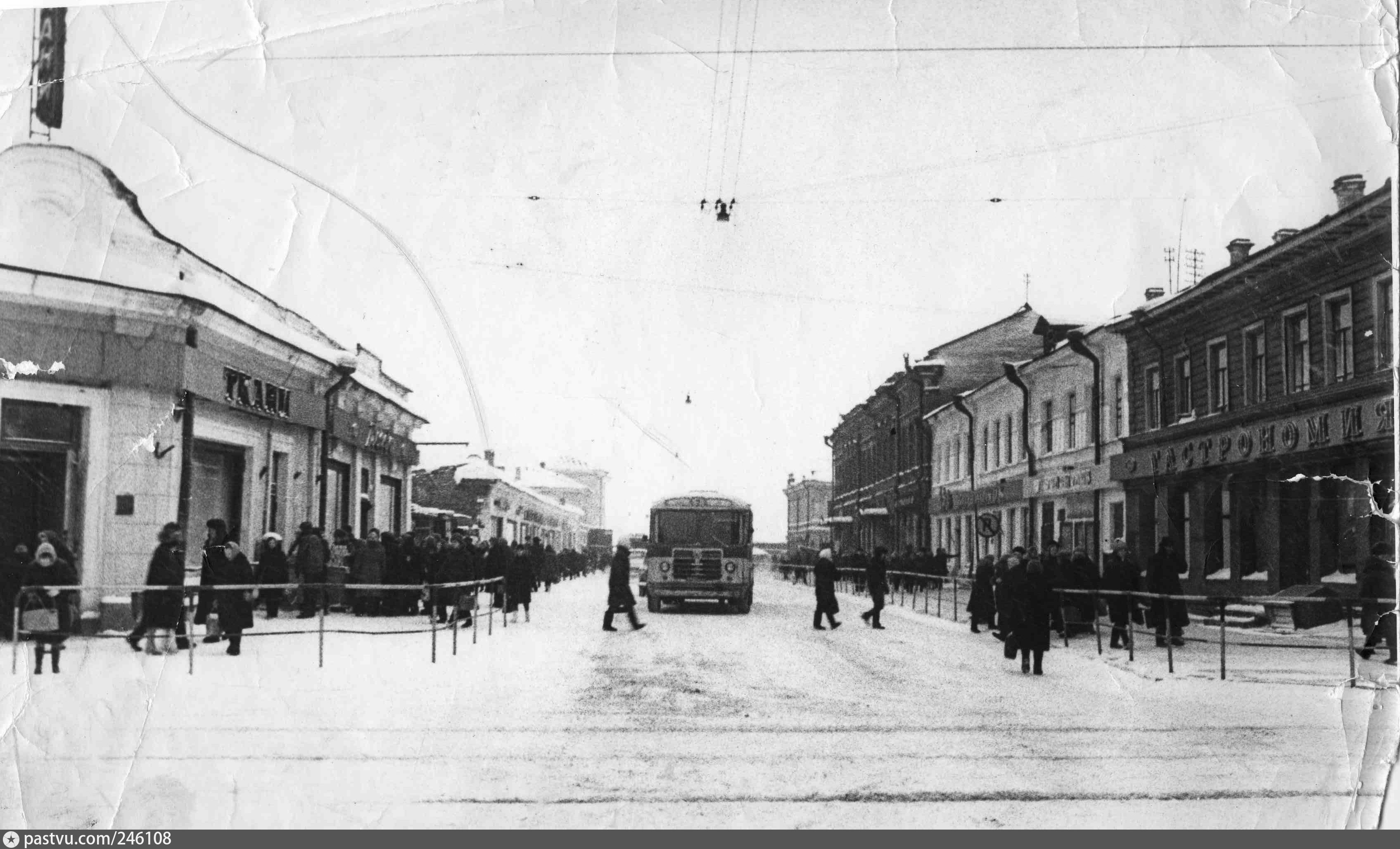 Где раньше находилась. Поморская улица Архангельск. Старый Архангельск Поморская улица. Поморская старинная улица Архангельск. Архангельск 1965 Троицкий.