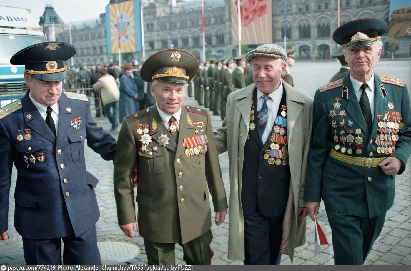 Участники парада победы. Парад Победы 1995 года на красной площади. Павел Грачев парад 1995. Парад Победы 1995 Победы красная площадь. Парад ветеранов 1995.