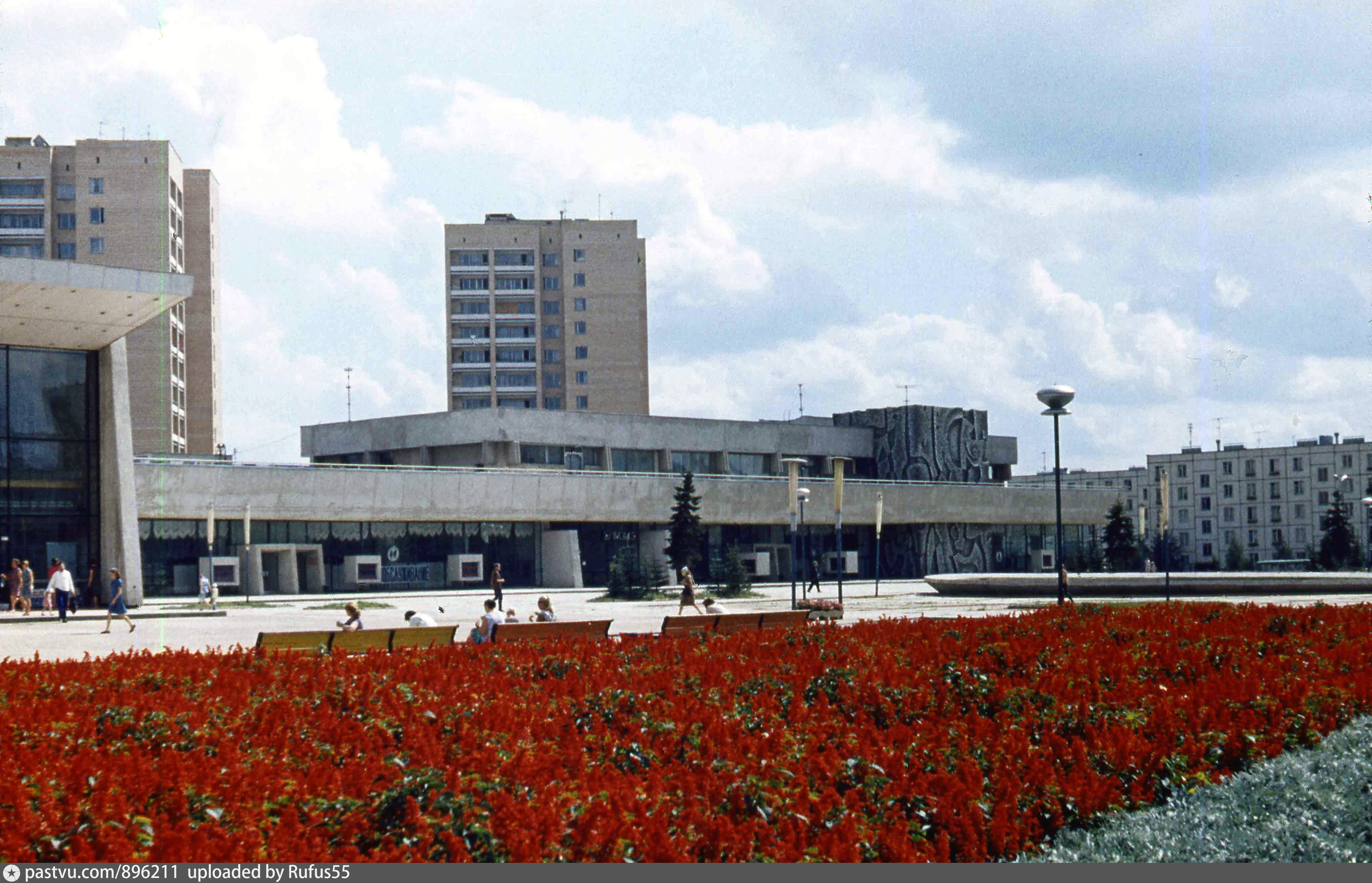 Минск 1971. Площадь юности. Центральная площадь Зеленограда фото. Центральная площадь 1 Зеленоград фото. Вивальди в Зеленограде на площади юности.