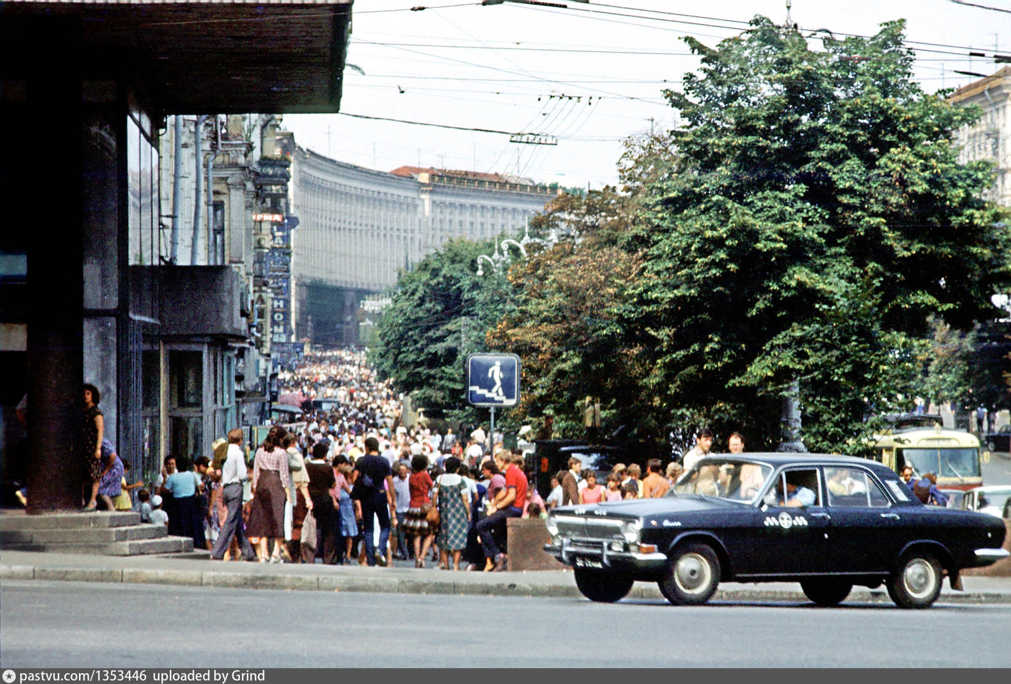 Киев жив. Киев 1986. Киев СССР 1986. Крещатик 1 мая 1986 года. Люди на улицах Киева 1986 год.