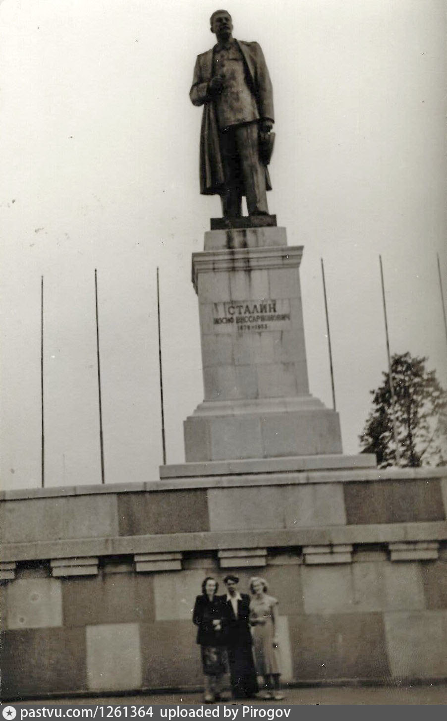 памятник сталину у балтийского вокзала