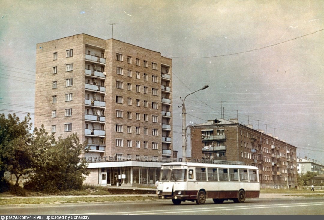 Советская ижевск. Ворошилова Ижевск 70е. Ижевск 80 годы. Старый Ижевск. Советский Ижевск. Удмуртская ул.