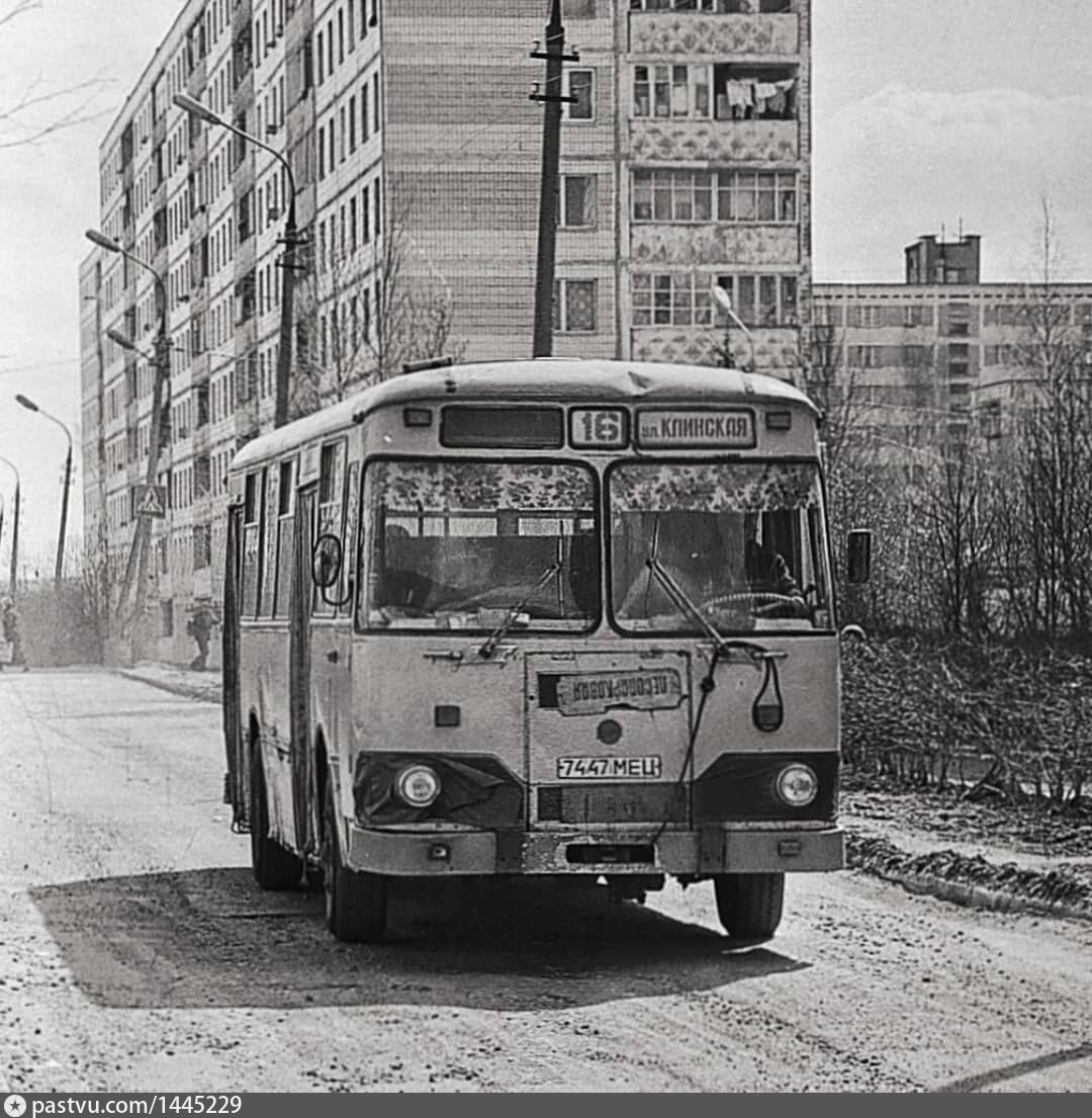 37 автобус клин. Старые автобусы в Клину. Автовокзал Клин старые фото. Клин автовокзал фото старое.