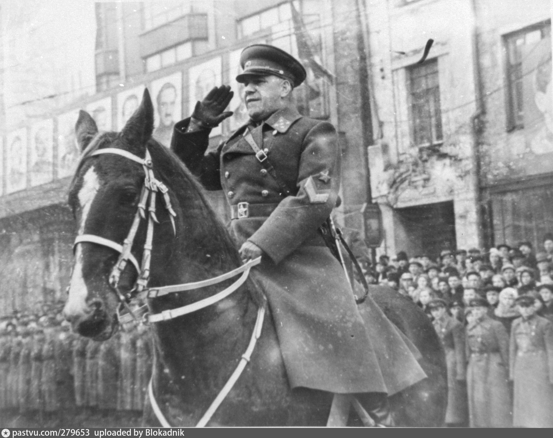 9 мая жуков. Маршал Жуков 1945. Маршал Жуков на параде Победы 1945.
