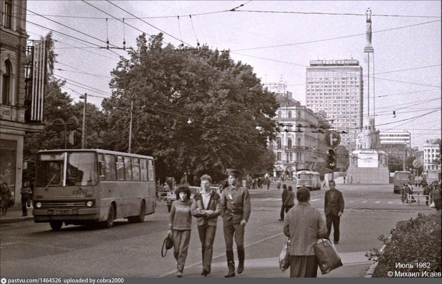 1982 год в ссср. Рига, Латвия Союз ССР. Рига Советский Союз. Рига улица Ленина 80-е годы. Гостиница Латвия в Риге 1982 год.