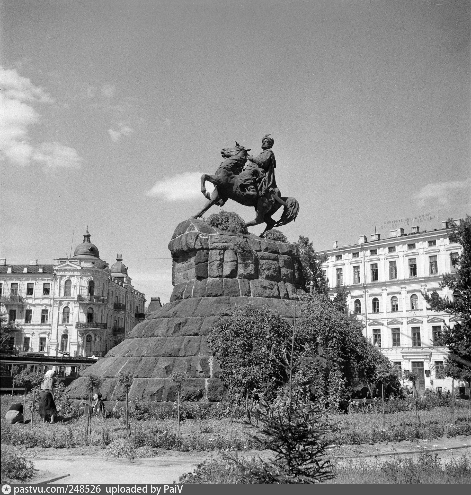 Памятник богдану хмельницкому в киеве фото