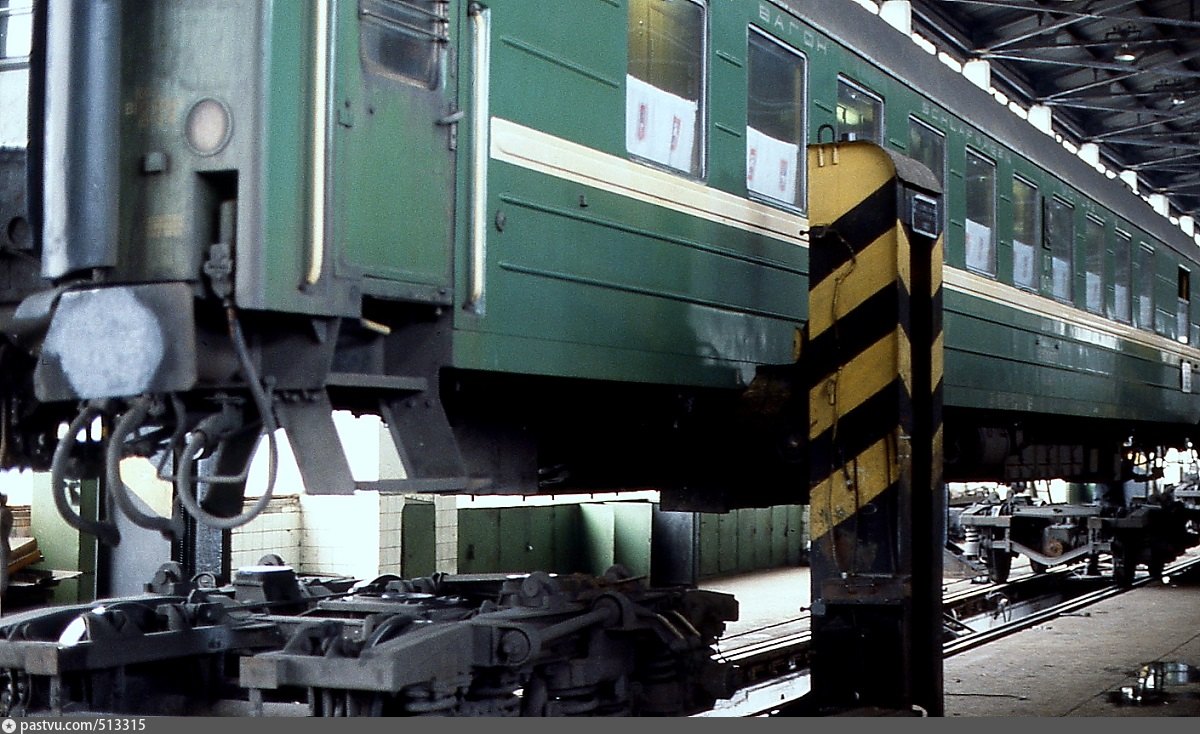 Вагонное хозяйство. Перестановка вагонов. Вагоны метро ГДР. Поезд ПНР. Станция Брест передача вагонов.