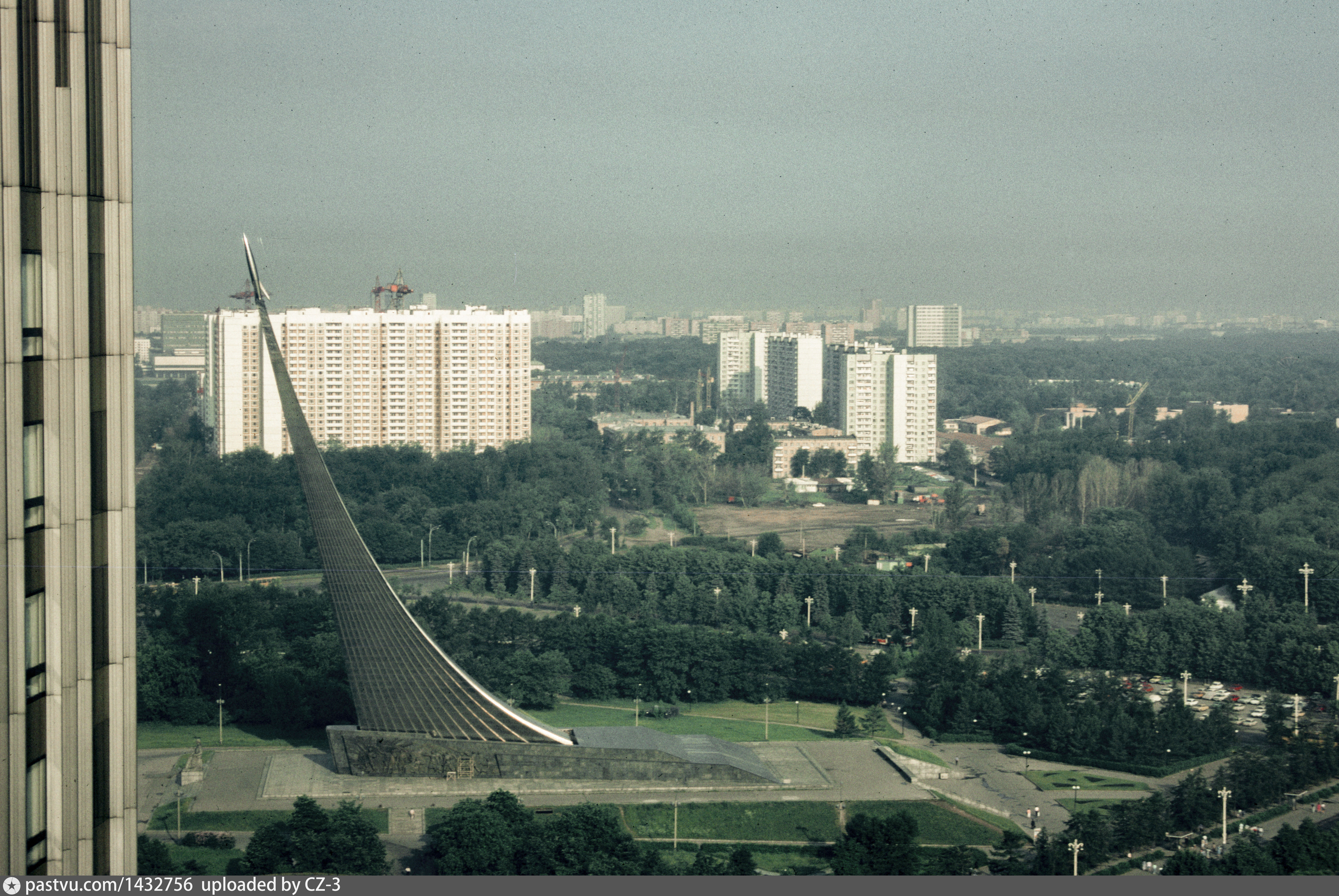 вид из гостиницы космос москва