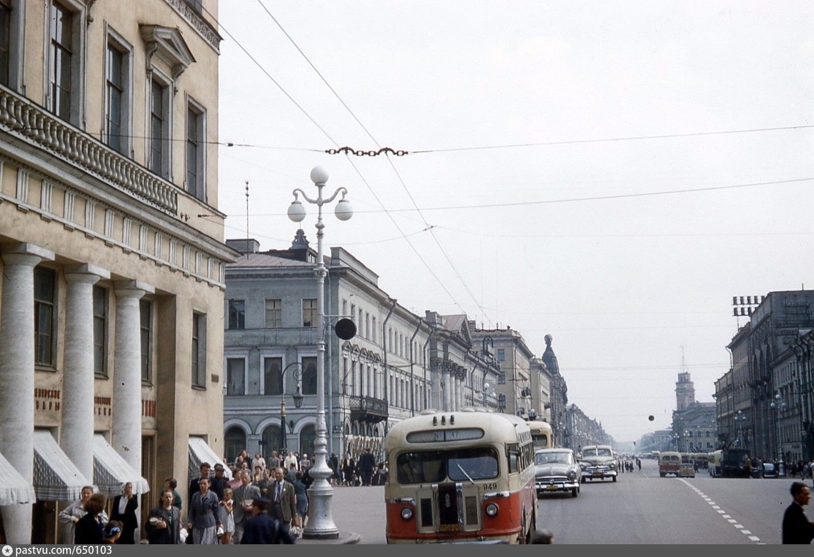 Конец 50. Невский проспект 1958. Ленинград 1958. На Невском 1950-е. Санкт Петербург 1958.