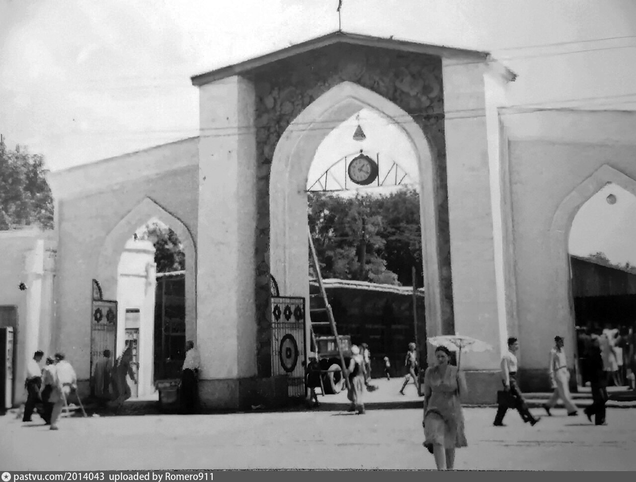 Ташкент алайский. Ташкент Алайский базар 90 года. Алайский рынок в Ташкенте 90-е. Ташкент Алайский базар 80 годы. Ташкент Госпитальный рынок 80е.