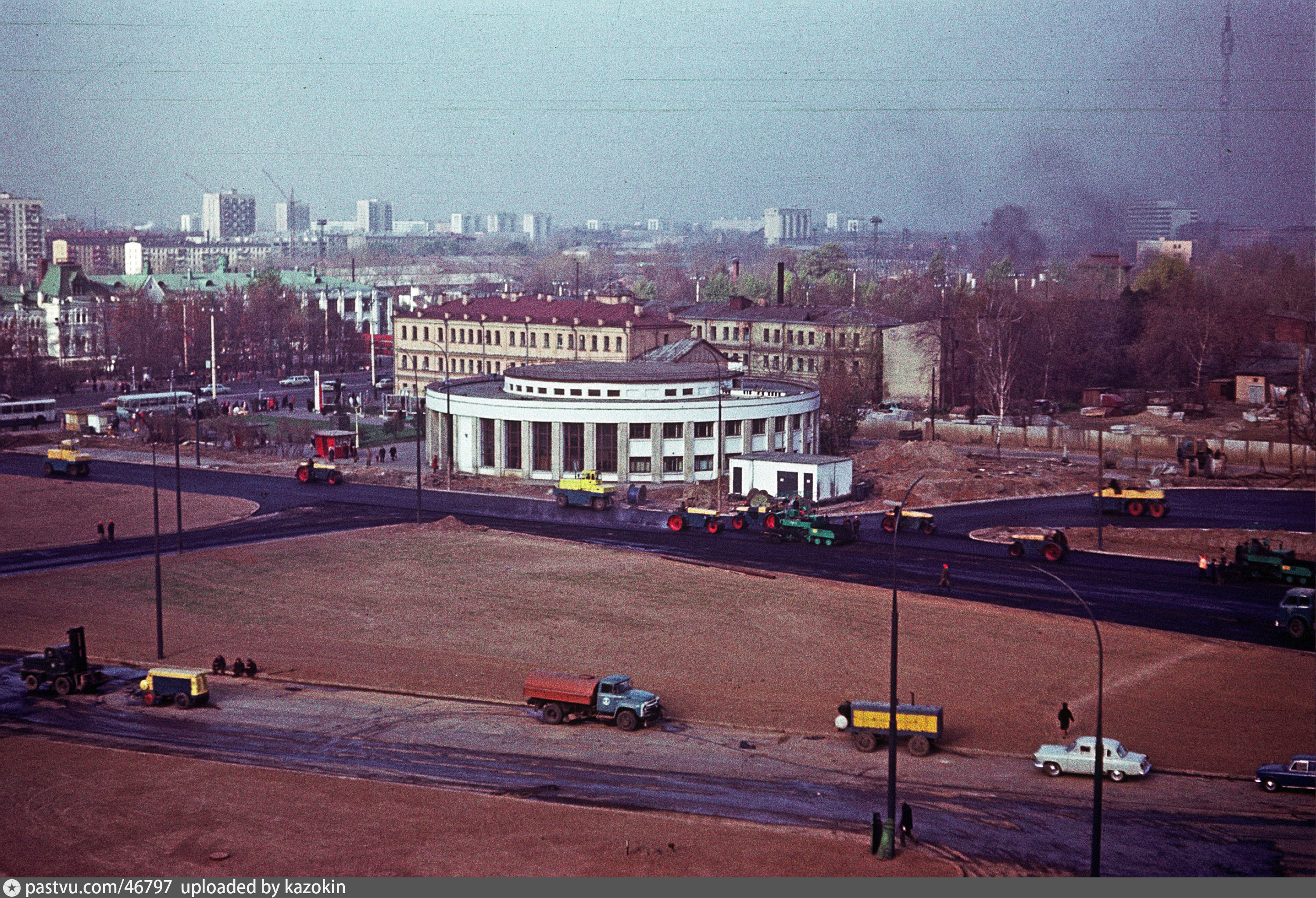 Сейчас старая. Станция метро Рижская 1958. Рижская площадь 80 годов Москва. Станция метро Рижская в СССР. Рижский вокзал 80е.