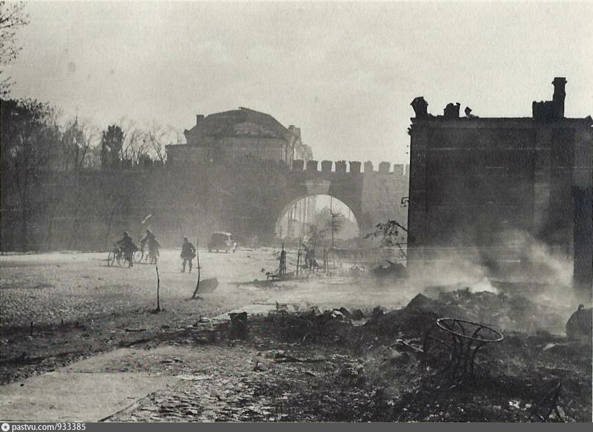 Оккупация великого новгорода. Великий Новгород 1941. Оборона Великого Новгорода 1941. Великий Новгород мост 1941.