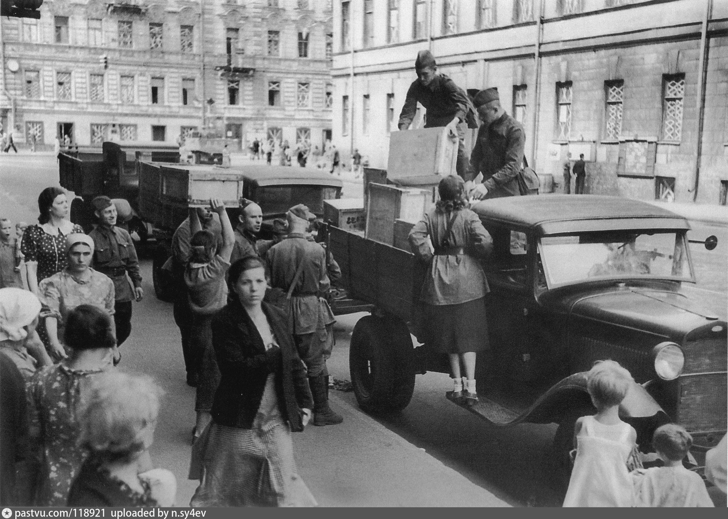 4 сентября 1941 ленинград. Почтальон в блокадном Ленинграде. Ленинград СССР 1941.