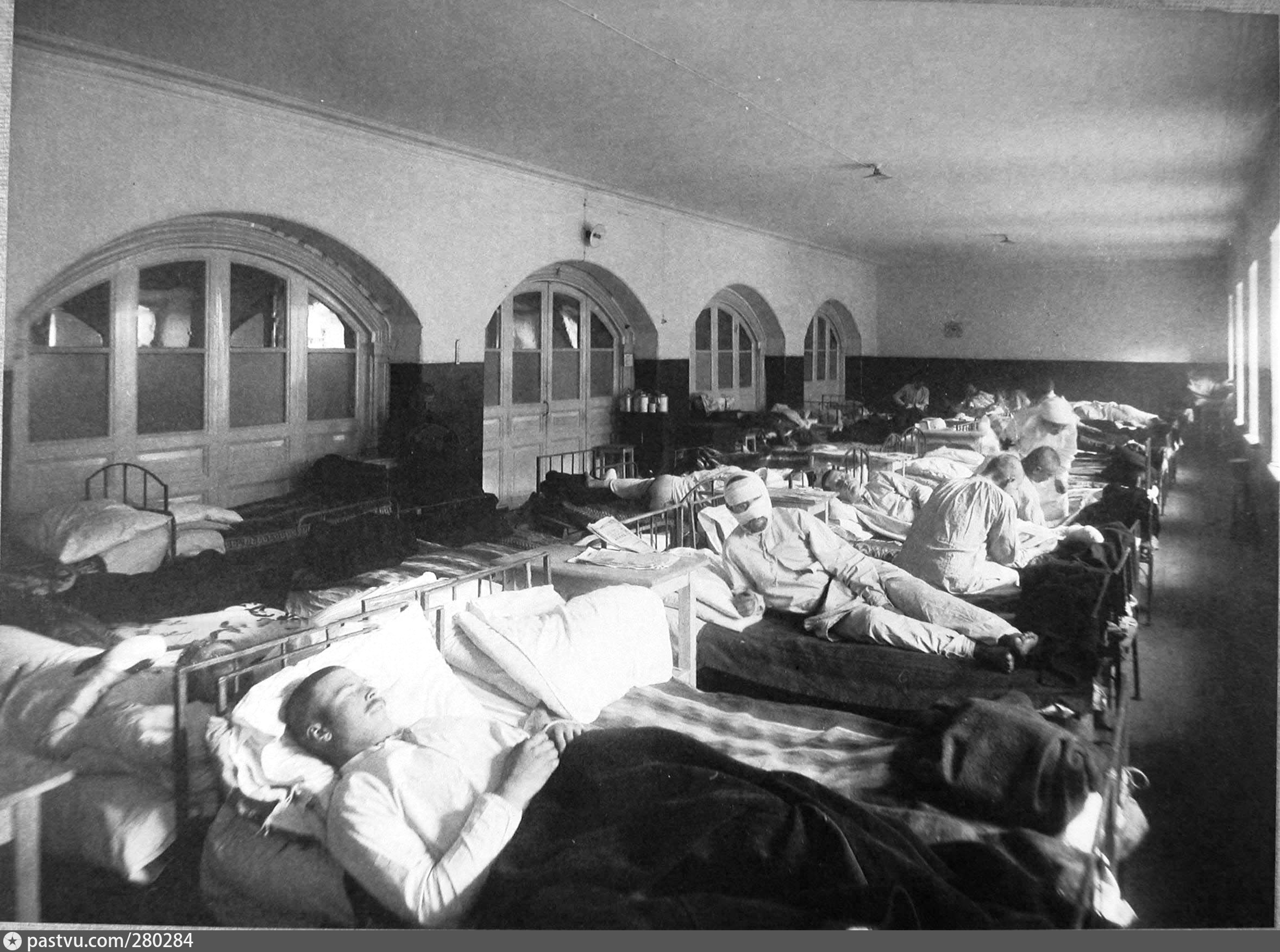 Раненые в больнице москвы. Военный госпиталь 1941 года в Москве. Лазареты первой мировой войны.