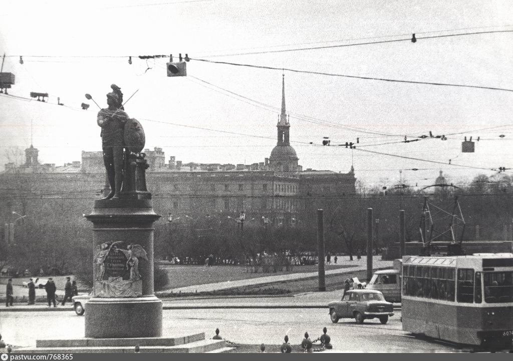 Угол невского и суворовского фото