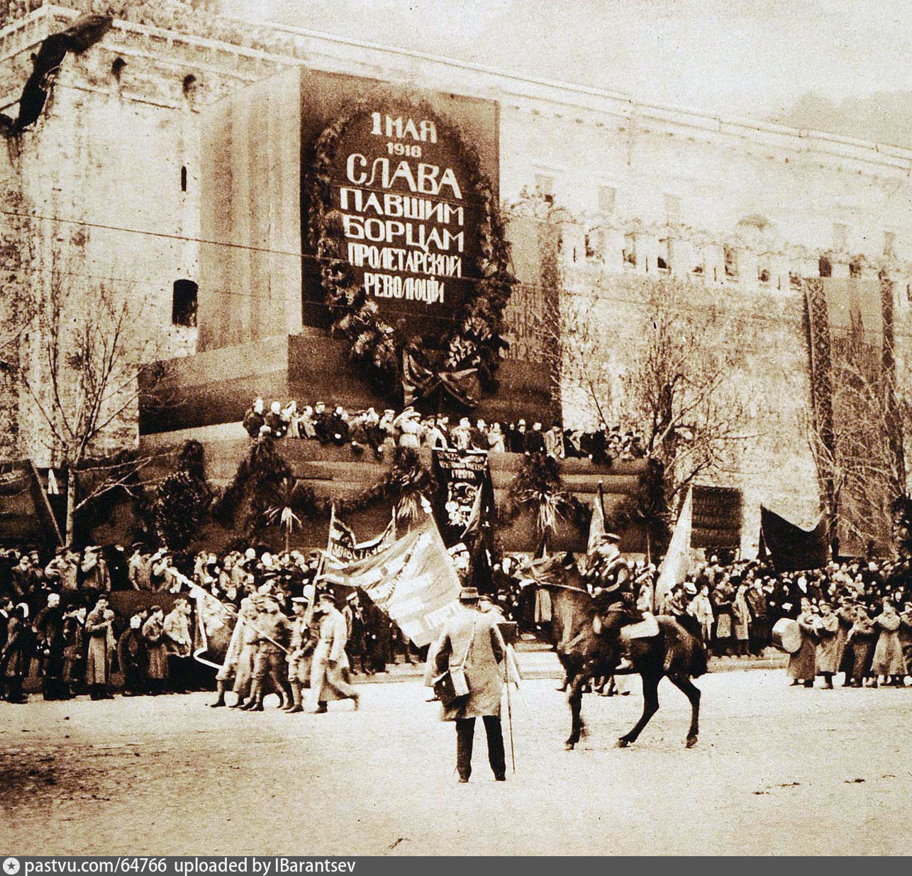1 мая 1918. Первый парад 1918г на красной площади. Первомайская демонстрация 1918. 1 Мая 1918 года. Москва 1918 год.