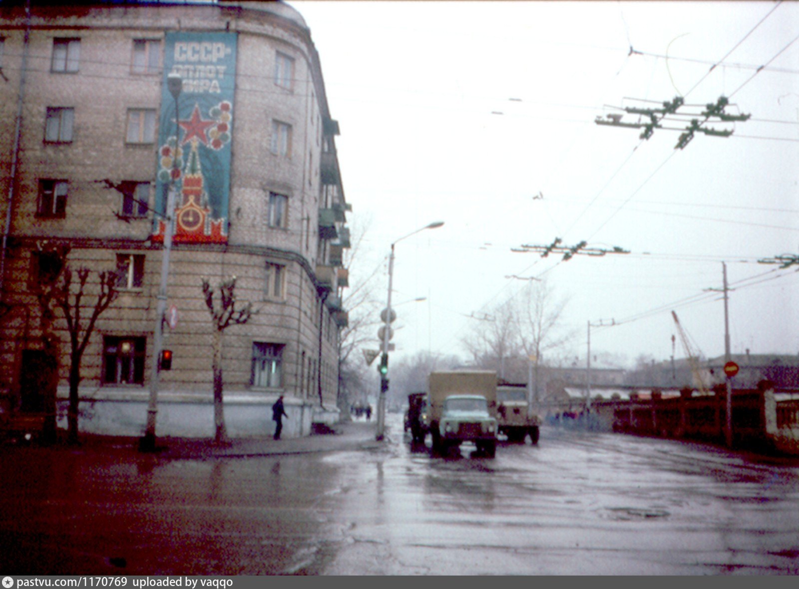 Веб камеры в глазове. Перекресток на Циолковского. Аптека на перекрестке 1987. Старый Циолковский перекресток. Перекресток Циолковского и Пионерской камера Глазов.