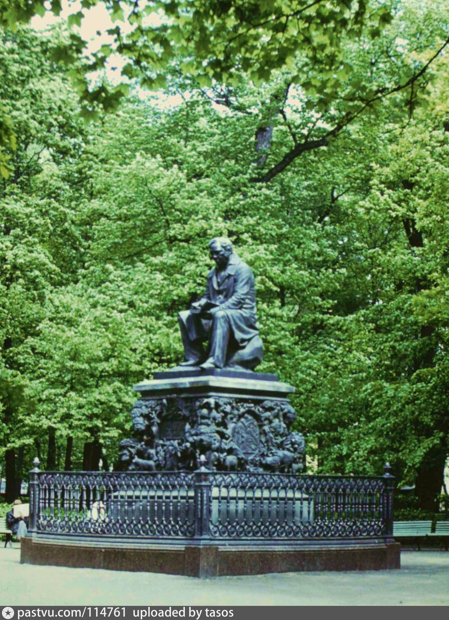 памятники летний сад в санкт петербурге